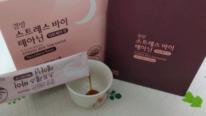 #협찬 

L-테아닌 식약처 인증 제품으로 우리모두 꿀잠~ 스트레스 안녕~
✨경방 스트레스 바이 테아닌✨

요즘 스트레스도 장난 아니구 신경 쓰이는 일도 생기고 몸과 마음이 정말 힘든데😢
어쩔땐 불안해서 심장이 갑자기 쿵쾅쿵쾅 하더라구요🥺

그럴때 믿고 안심하며 먹을 수 있는 경방신약은 깐깐한 시스템으로 원료부터 제조까지 철저하게 관리하니깐 정말 좋아요👍💯💯

또 L-테아닌은 인간의 뇌파 중 안정감을 느끼게 하는 알파(a)파 발생을 증가시켜 스트레스에 인한 긴장완화에 도움을 주니 

💟스트레스 해소 (직장인, 육아, 수험생, 기타 등등)뿐만 아니라 

💟수면에도 좋고(불면증, 열대야, 숙면이 필요한 사람 등)

💟불안증 떨림 긴장 완화에 도움이되니(발표회, 중요회의, 보고 등)

믿을 수있는 제조사와 제품을 원하시는 분
간편하게 건강을 챙기고 싶으신 분들께 ✨경방 스트레스 바이 테아닌✨ 구매하셔서 드셔보시면 좋겠습니다❣️

🔗https://smartstore.naver.com/kyungbangnature/

감사합니다💕

#경방신약 #L-테아닌 #스트레스바이테아닌 #식약처인증 #건강기능식품 #불면증 #숙면 #스트레스해소 #긴장완화 #타트체리맛 #직장인스트레스 #수험생스트레스 #육아스트레스 #경방스트레스바이테아닌 #건강스타그램
