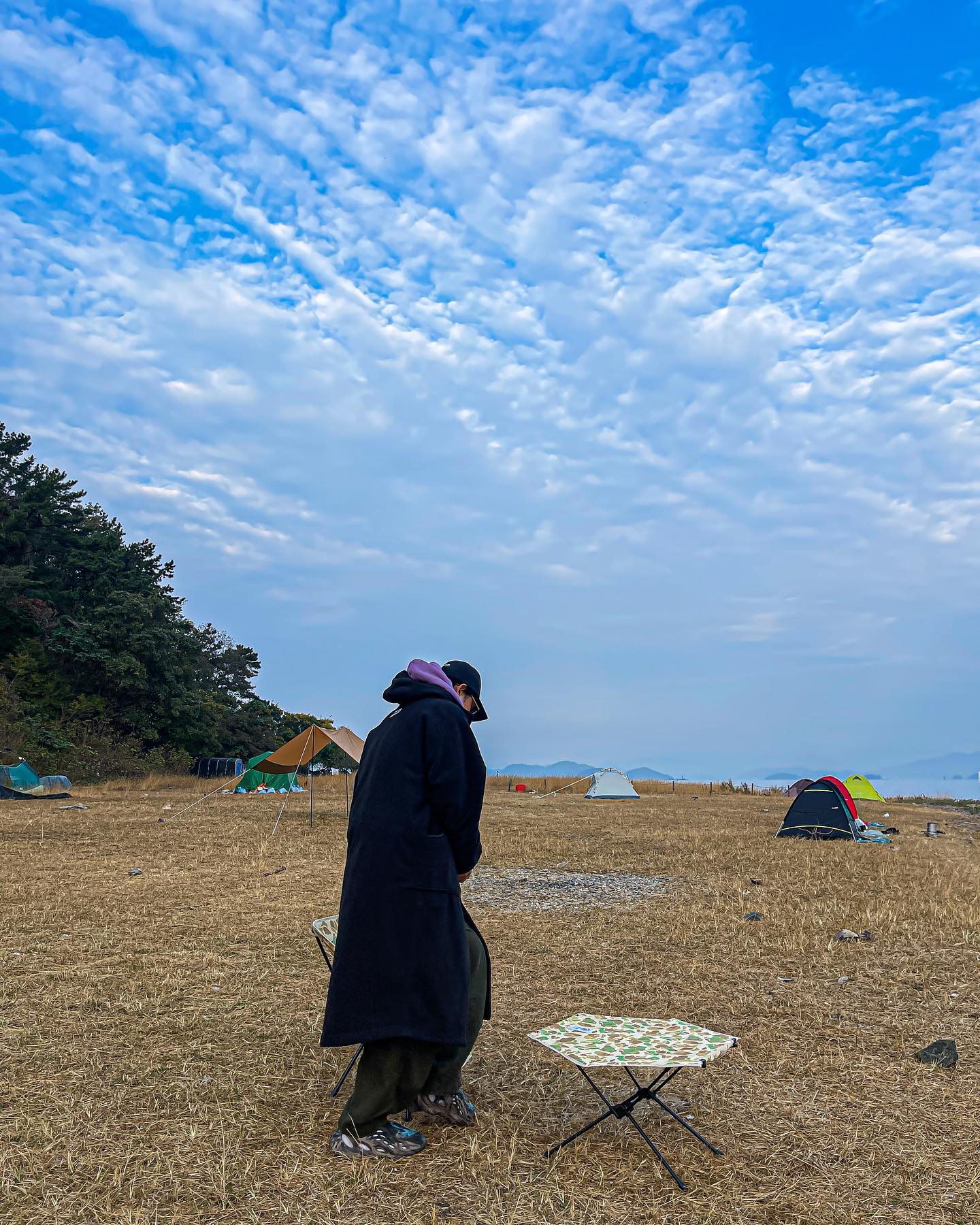 🏕️

밖은 가을이 벌써지난 겨울이 온듯하네요 🥶

노지캠핑에서 더욱 잘어울리는
베어카모 색상의 텐베이스 페더1,
헥사테이블 셋트 
그리고 리사이클 나일론 볼캡

색감이 너무 이뻐 자주 사용하는 백패킹,
캠핑 필수템 👍

#텐베어스 #tenbears #페더1 
#헥사테이블 #볼캡 #서프퍼 #surffur