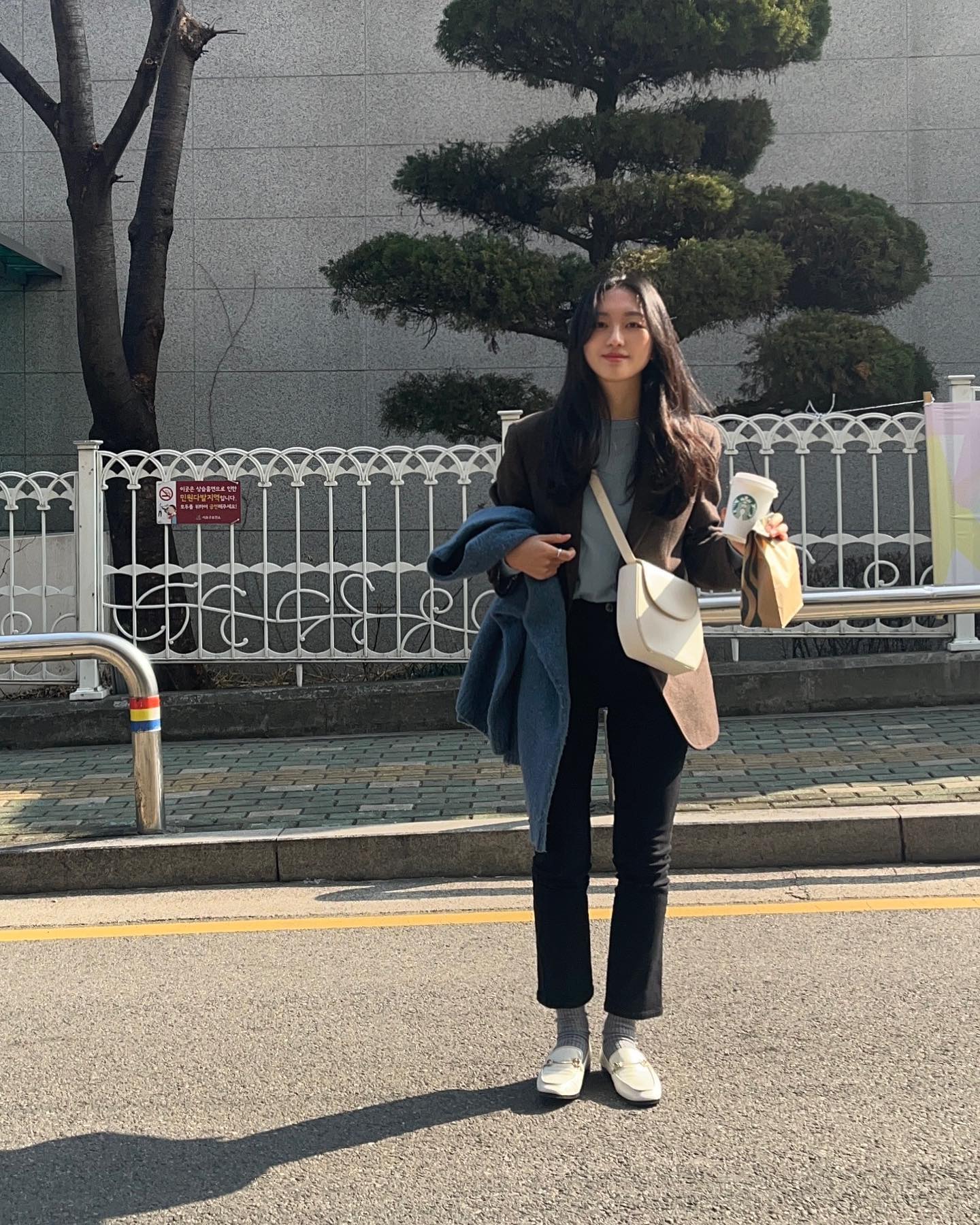 내일 출근 안한다는 사실이 너무 행복하네요?😊💙

#reket #reketerstyle #리켓 #에센 #essen #출근룩 #오피스룩