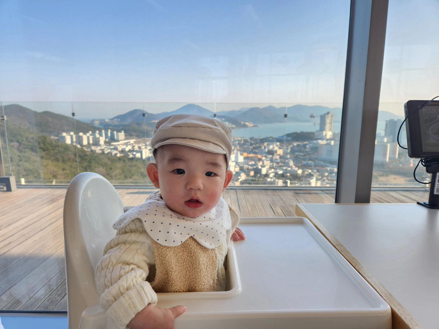 배경이 NICE 한 곳~~
이 곳이 바로 부엌간✨️

여수 꼭대기에서 한눈에 다 볼 수 있음
밥도 커피도 이곳에서 한번에 끝내자

자세한 내용은 프로필링크 블로그 참고 👀

#여수부엌간
#여수레스토랑