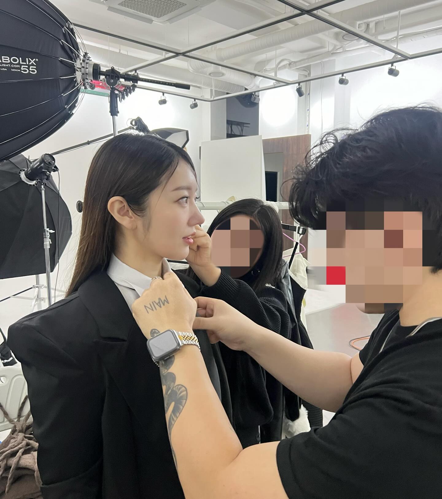 윤아유나 첫화보 왕왕기대중>_<

머리부터 발끝까지 찰떡같은 시안으로 
모든 디렉팅 맡아쥬신 재영쓰.. 

오라버니 감사합니댱✨
죄가 있다면 윤아유나랑 친해진 죄..🫶

연초부터 좋은 사람들과 함께 인연이 되어 
즐겁게 작업할 수 있음에 감사한 마음입니댱ㅎㅎ
앞으로도 잘부탁해오 사랑둥이들🫶🫶🫶🫶🫶🫶