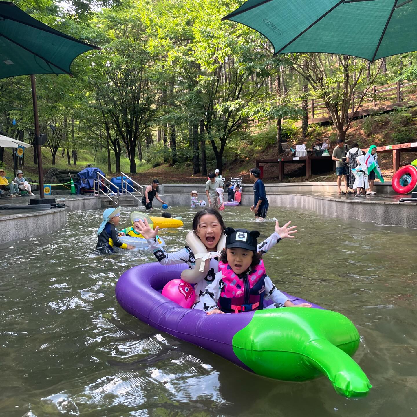 라엘 시온💙 우리도 #여름휴가시작 🏖 :-)