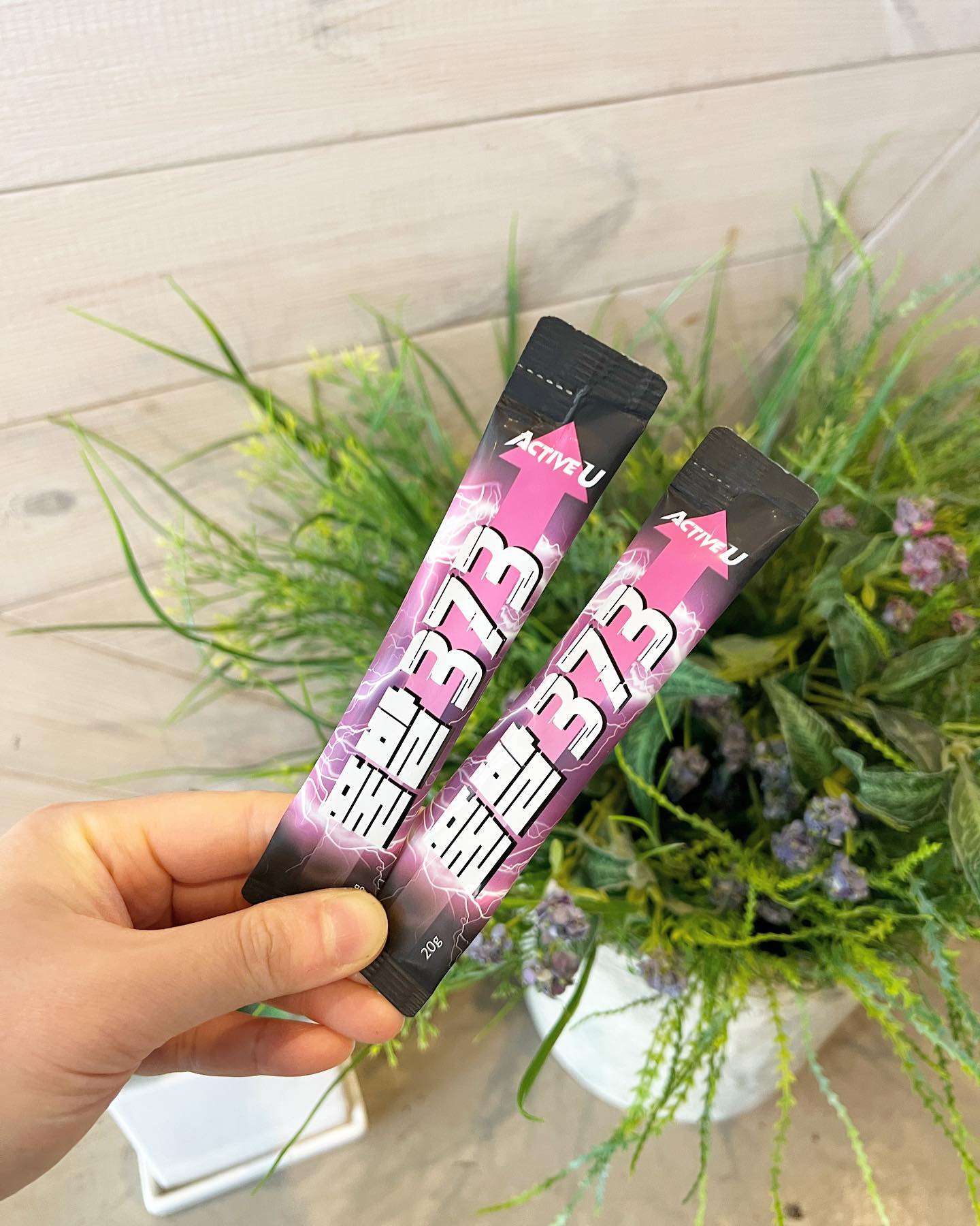 #협찬

남치니 선물 짜잔 ! 💝
요즘 부쩍 피곤해하는 남친을 위한 센스있는 선물 ! 

국내 최초로 남성 활력개선 영양제 #풀발373

삼칠삼을 주원료로 하고,
프랑스해송박추출물, 아르기닌, 아연 등 남성이라면
필수로 섭취해야 하는 영양소 모두 담았다고 해요 ! 

인삼과 홍삼보다 사포닌 함량이 높은 
삼칠삼은 재배가 까다롭고 고가의 원료라 
제품화가 쉽지 않아 남성건강식품으로는 
풀발373이 국내 유일하다고 합니다 ! 

적포도즙맛 액상 엑기스형이어서 
새콤 달콤하게 부담 없이 챙길 수 있답니다 

1일 1포 꾸준히 챙겨 먹어보즈아 🙋🏻‍♂️

activeu_373
#풀업373 #삼칠삼 #전칠삼 #남성활력제 #남성피로회복제 #남자정력제 #남자친구선물 #남편선물 #남자정력영양제