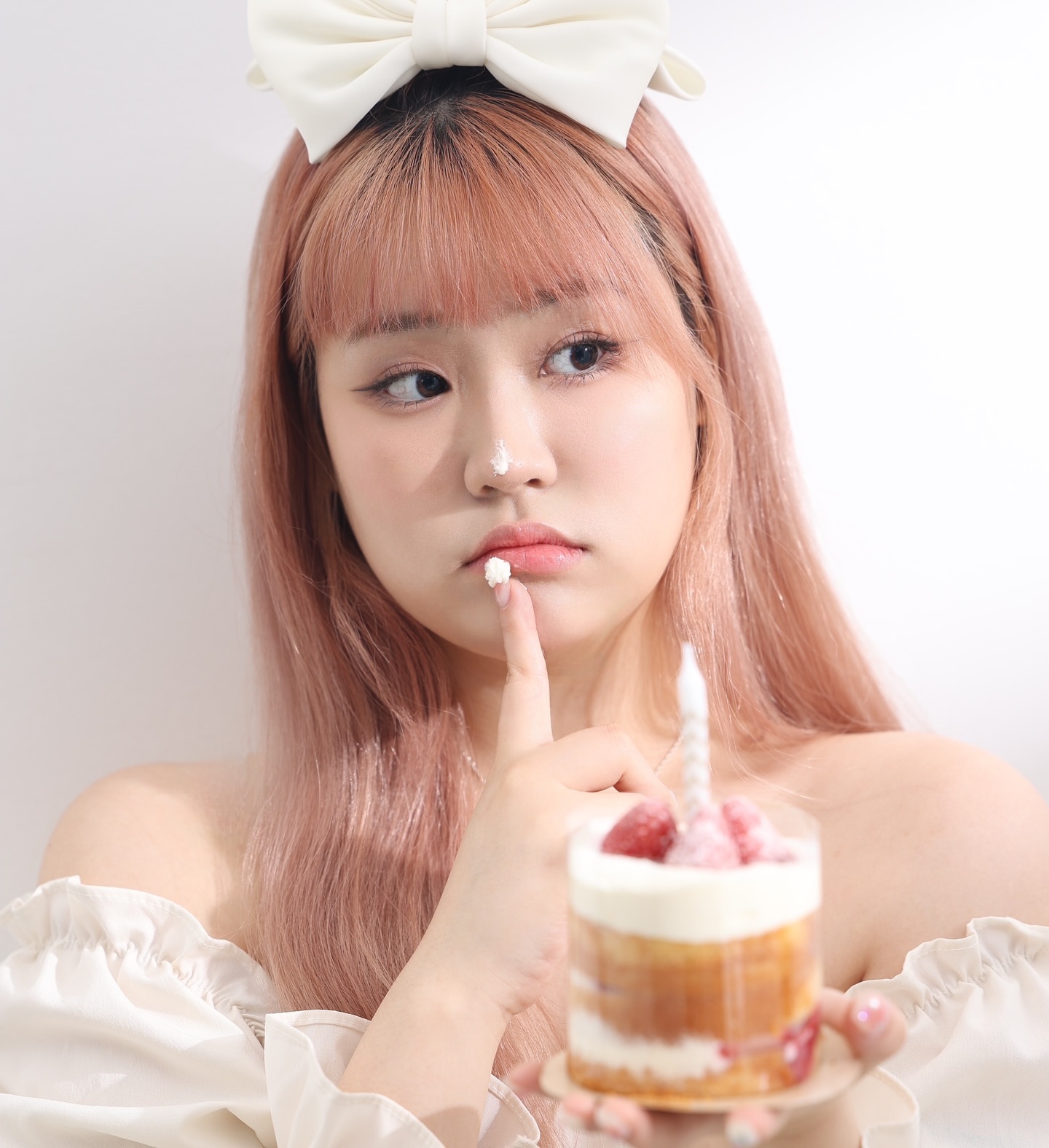 내가 케이크 몰래 먹은거 비밀이야!!🫢😶‍🌫️