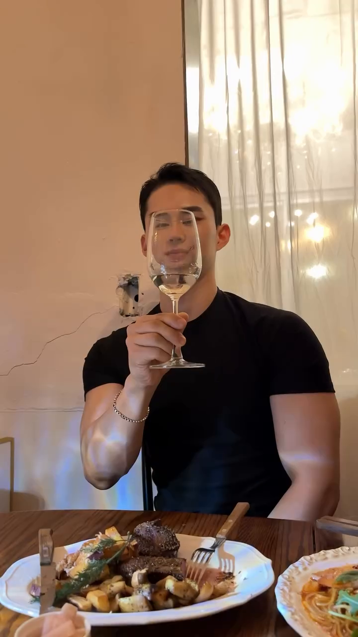 허리다치고 요양중,,
이응이응이응이응에서 배터지게 먹고올걸,,,
하루종일 누워있으니까 입터짐🥲
-
-
#ㅇㅇㅇㅇ #이응이응이응이응 #상수맛집 #합정맛집추천
#애견동반맛집 #난애견아님