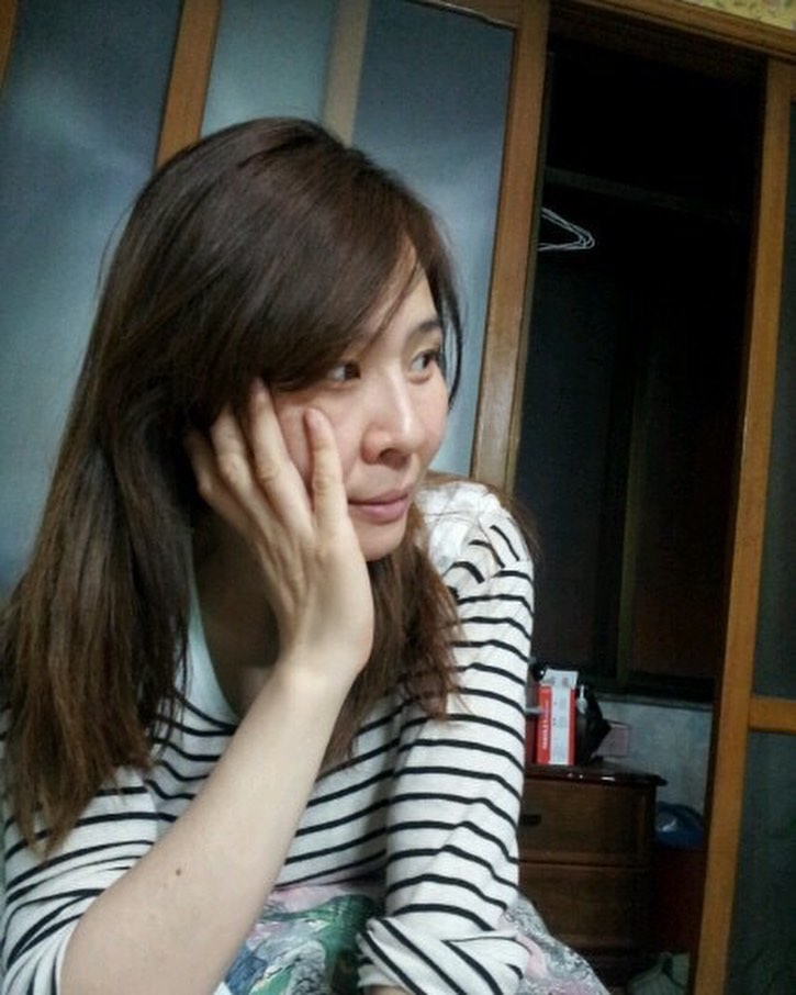 벌써 십년 전 🤔 저때의 문옥씨,
지금은 신분세탁 한 지수씨
젊었네 둘 다 이제는 같이 늙어가는 중
알라뷰 김여사 아프지말자 🩵