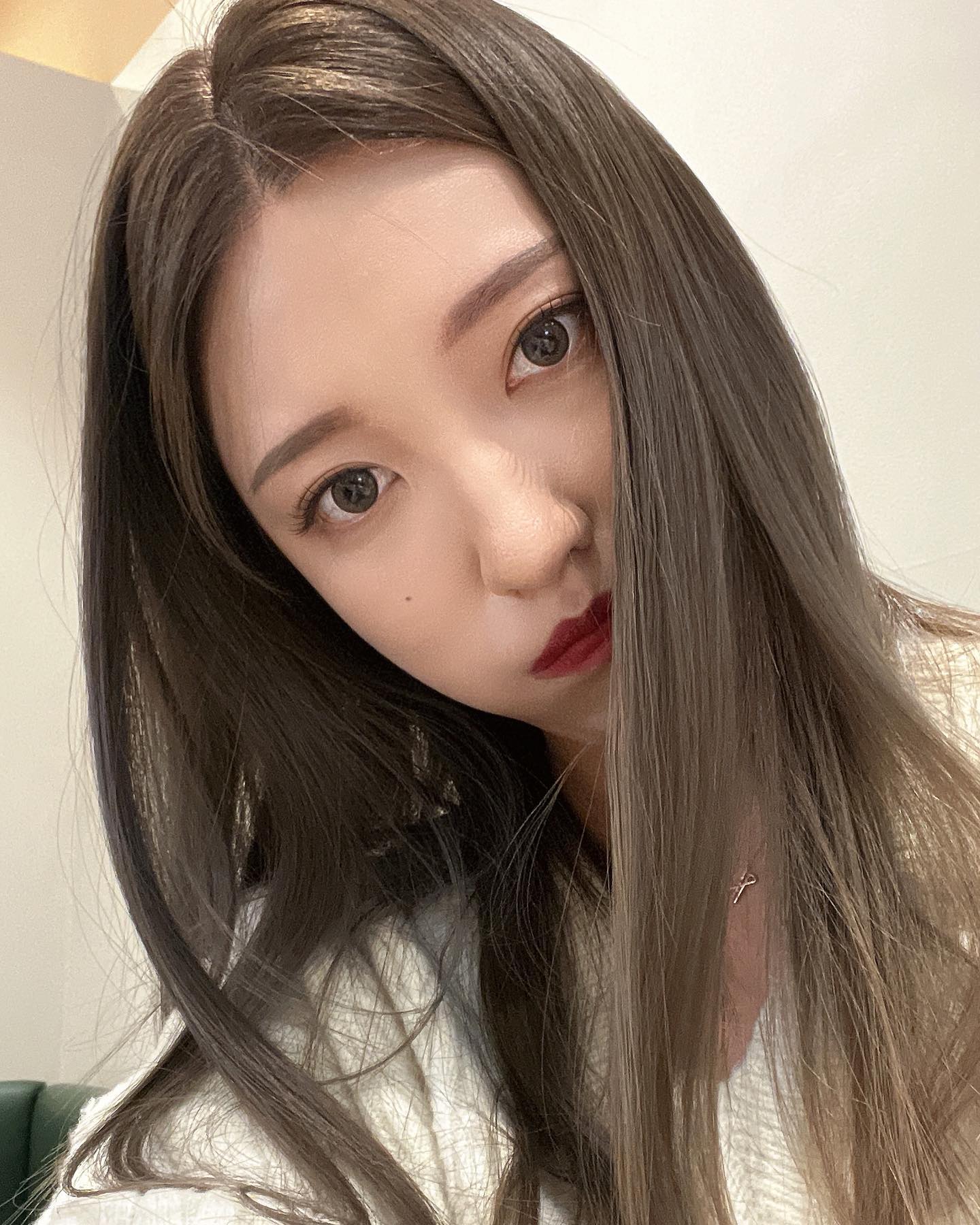 #광고 
제가 굉장히 애용하는 렌즈 브랜드 ann365lens 에서 기존 1달짜리 ‘데이링’ 제품을 원데이로 새롭게 제작해서 출시됐다고 합니다😽
출시 기념 이벤트로 🔥플친 추가시 1+1 할인, 2팩에 19,000원🔥
행사도 진행중이니 많관부👀🩷

▫️데이링 브라운
▫️직경 12.5mm
▫️One day (10개입)

#앤365 #ann365 #앤렌즈 #앤365서포터즈 #데이링 #브라운렌즈 #컬러렌즈 #렌즈 #컬러렌즈추천 #렌즈추천