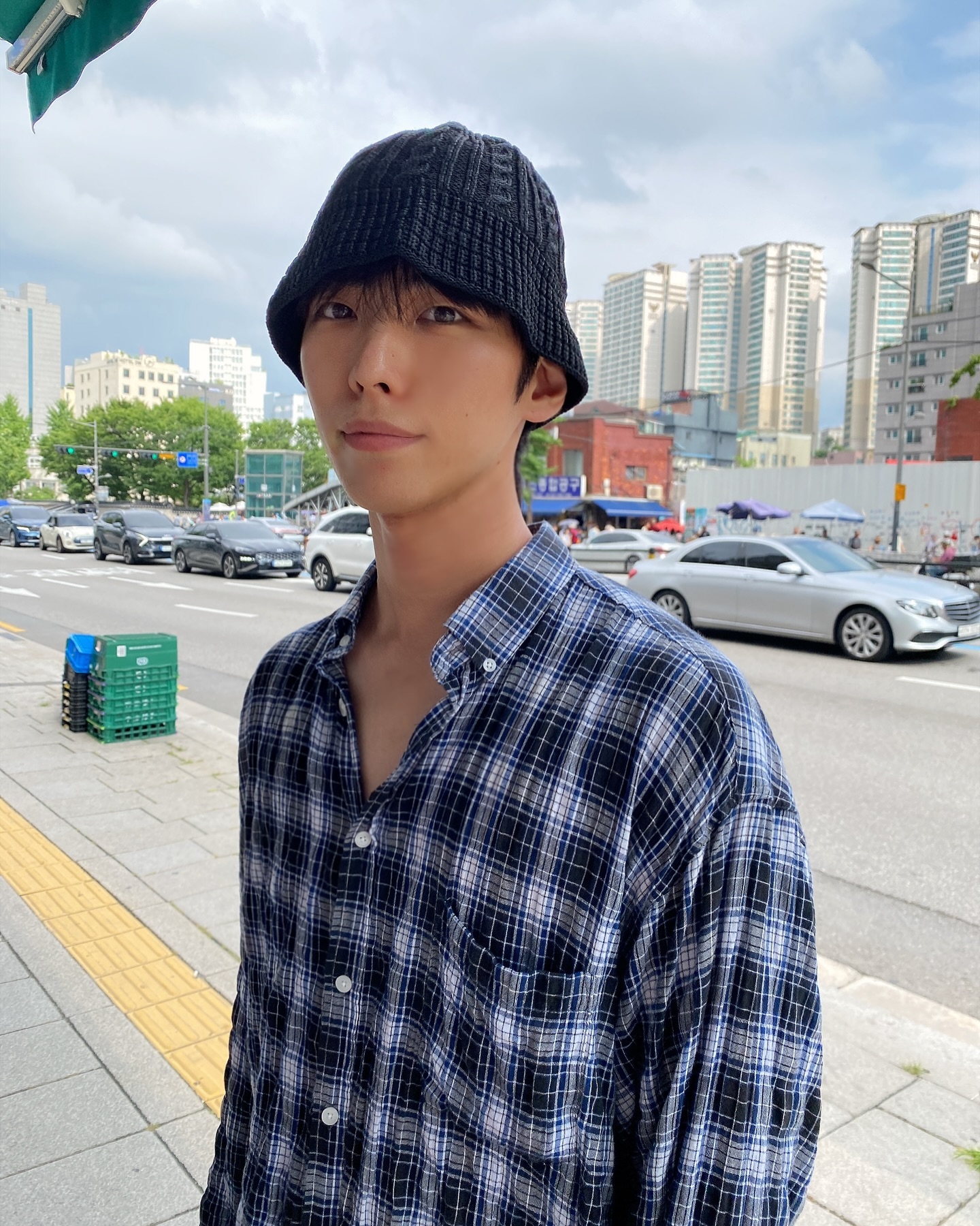#광고 안씻고 급 집 앞 마실 나왔던 날🦦 쓰면 못생김 배가 되는 제 꼴뚜기 모자 쓰고도 동묘앞 잘생쁨 오빠된 우리 여보!Zzzz 비결은 배기영 원장님의 케어🥴✌🏻💙 

한남동에서 피부 바디 토탈케어 20년 경력에 통증 관리로 유명하신 배기영 원장님이 신사에도 지점을 오픈하셔서 남표니 케어 받으러:) 

1인샵으로 되어 있어 더욱 아늑했구요. 얼굴의 부족한 부분을 매의 눈으로 케어하셔서 경력 그대로 인증해주시는 전완근 뽐내시며 맞춤케어 세심히 잘해주셨어요. 얼굴선도 정리되고 안색도 너무 좋아진 거 있죠!♥ 처음 체험가는 다 할인이 들어가서 너무 가성비 좋더라구요:) 

아로마 테라피 사용으로 긴장감도 동시에 풀어주는 수기 관리! 아로마 향들도 다양하고 따로 판매도 하셔서 제가 좋아하는 라벤더 천연오일도 겟해서 왔죠💟

1인 1킬로 관리해주는 바디케어 프로그램도 유명하더라구요.! 네이밍 그대로 힐링 제대로 선사하는 테라피케어, 꼴뚜기 모자도 이겨내게 만드는 장인의 매직 손맛💫 강추합니다🌝

📍#배기영힐링테라피신사점 
▫️ 서울 서초구 나루터로15길 22 동방빌딩 3층
▫️ 월-금 08:00-22:00 / 토요일 10:00-18:00/ 일요일 10:00-13:00
▫️0507-1422-7938

#신사피부관리 #연예인마사지 #서울스포츠마사지 #얼굴축소 #체형관리 #근막이완마사지 #근막이완 #근막이완술 #남자마사지사 #배기영힐링테라피