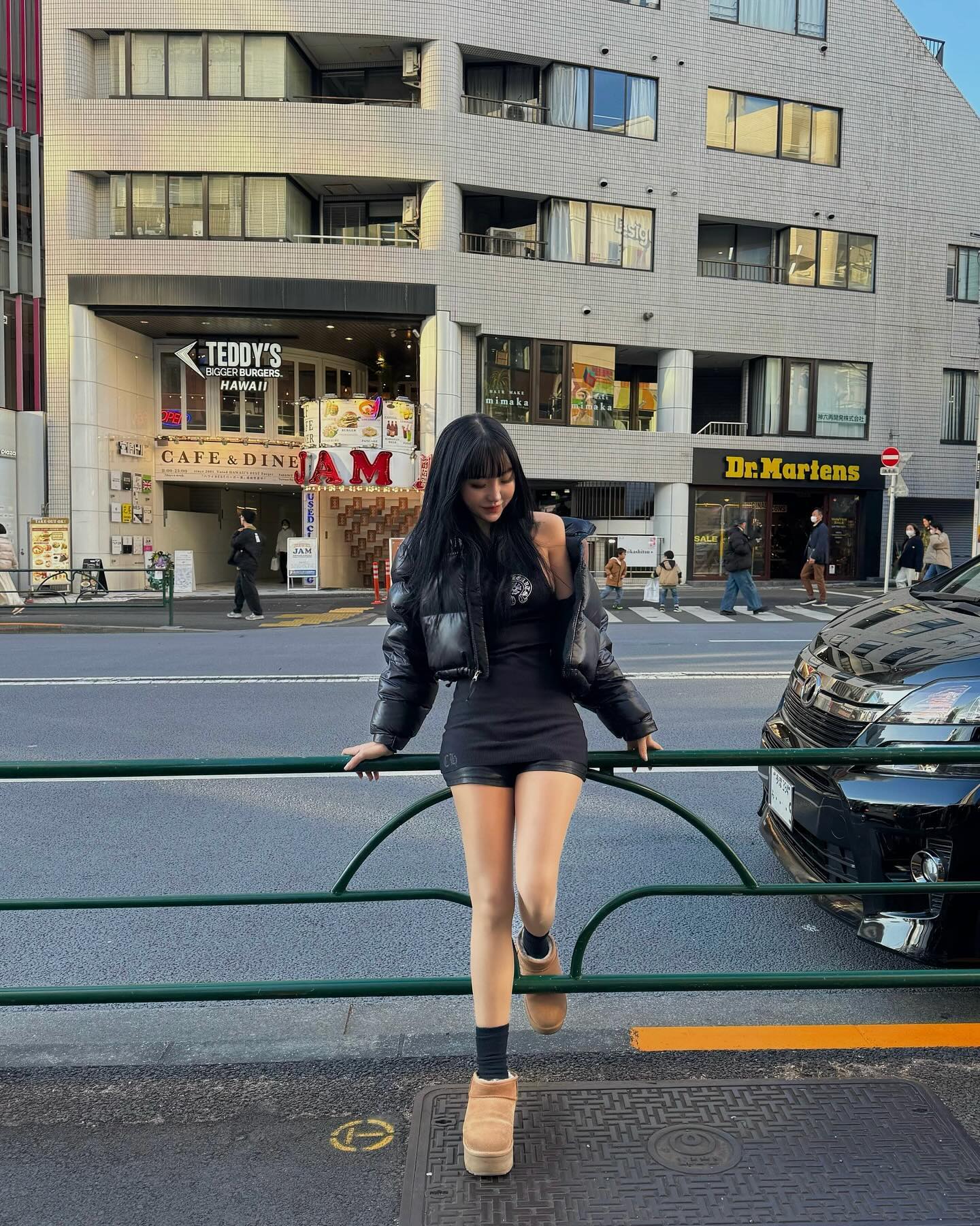 January(ง •̀ω•́)ง✧