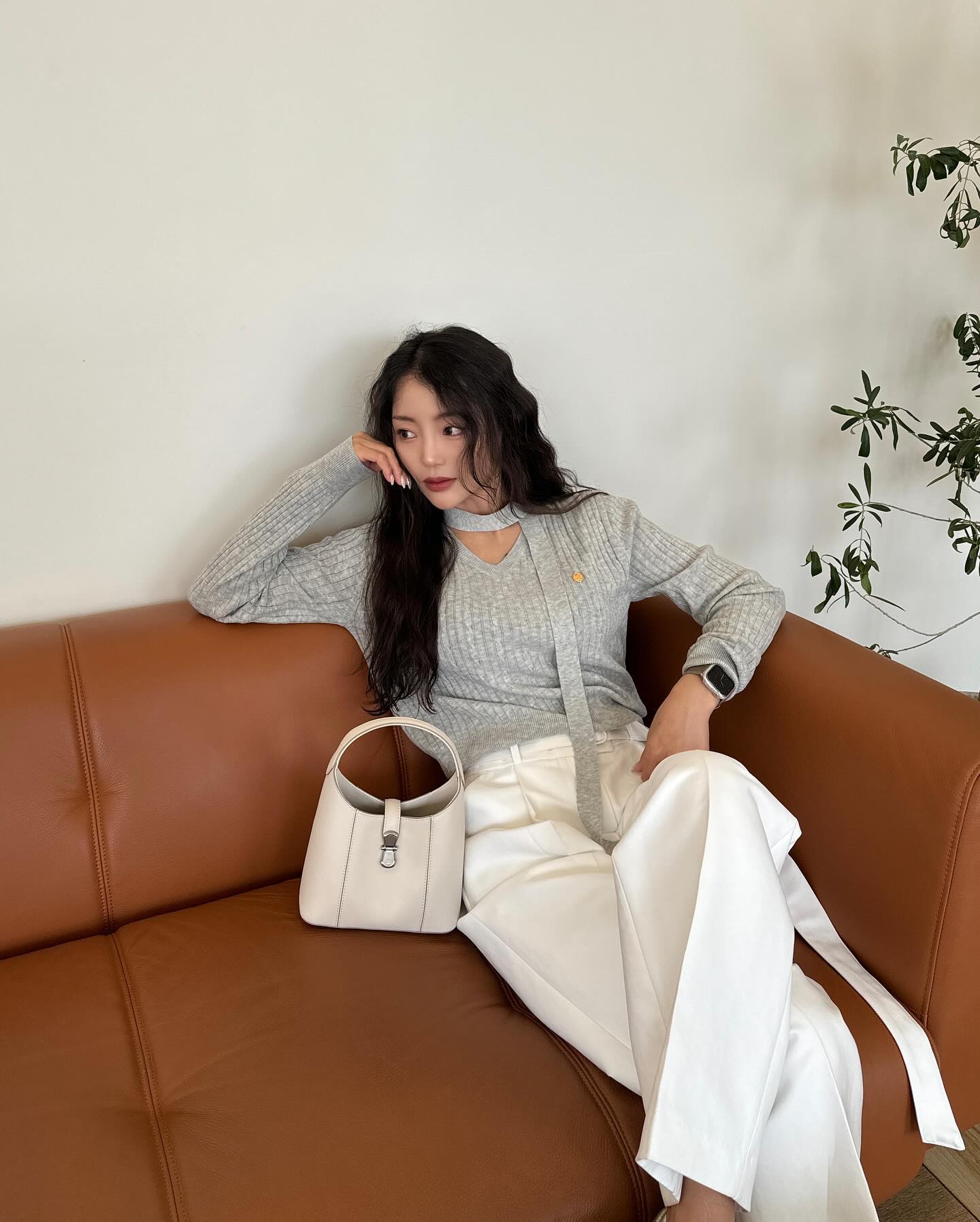 #틸아이다이 24ss 신상 너무 예뿌 ( ˶ｰ̀֊ｰ́˶)

2월 22일 신세계 강남 매장 오픈
2월 29일 ~ 4월 11일까지 더현대에서 팝업이 진행 된다고 하니 꼭 다녀와야지💘

till.idie_official 
#디자이너브랜드 #틸아이다이24SS #출근룩 #여자데일리룩 #신세계강남 #더현대29팝업