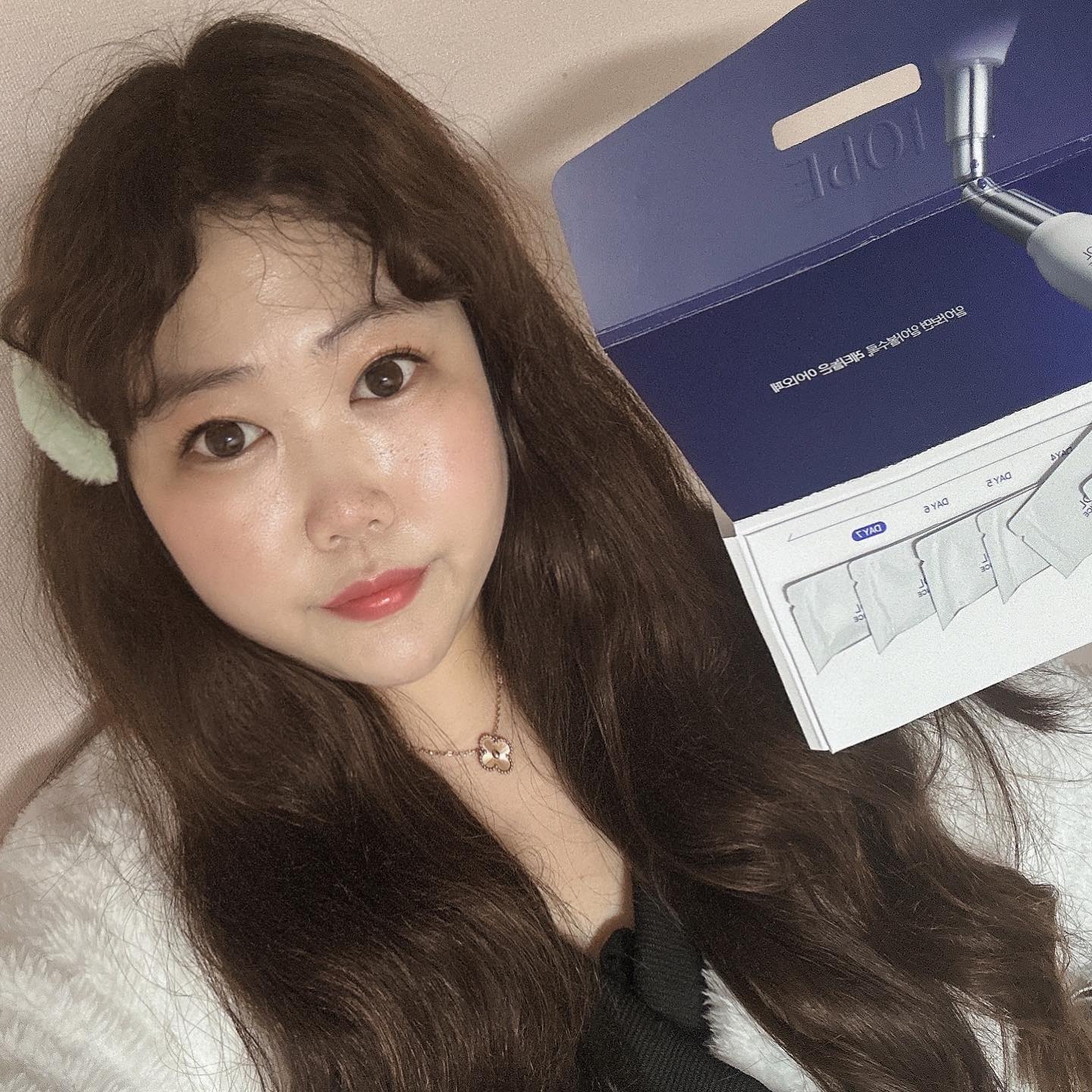 #광고
레티놀 4X만의 촘촘한 4중 탄력 레이어링
아이오페 레티놀슈퍼바운스세럼🤍
7일동안 꾸준히 사용 중인데
레티놀은 알아볼수록 아이오페라는 말처럼
피부 속부터 탄력이 채워지는 느낌 ><
끈적임 없이 빠르게 흡수되어
아침 저녁으로 필수템이에요☺️
⠀
#아이오페 #레티놀슈퍼바운스세럼 #밀도탄력 #7일효과세럼 #아이오페레티놀 #레티놀세럼 #레티놀추천 #알아볼수록아이오페 #레티놀효과
#뷰티 #뷰티스타그램 #코덕 #코스메틱 #인스타뷰티 #뷰티그램 #코덕스타그램 #beauty #photo #daily #selfie
