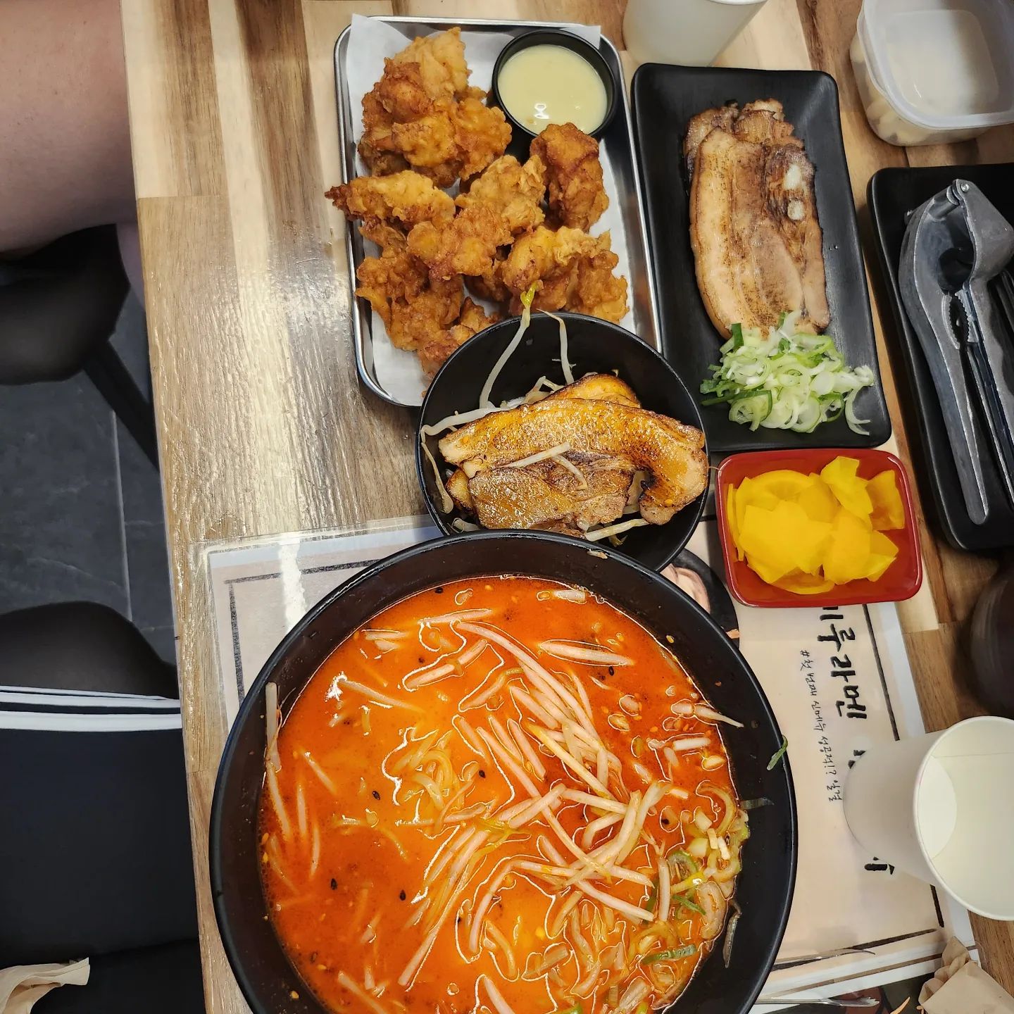 ❤️06월 11일❤️
오빠 퇴근하구 삼산가서 업스퀘어에서 퍼즐사고 
현대백화점 가서 입생로랑 화장품 세트사줘따ㅜㅜ
너무 감동인걸...?
너무 고마워 생전 비싼거 안써 봤는데 울여부가 사줘따ㅜㅠ
정말 잘쓸께!!
이 부족한 나에게 와서 지금까지 옆에서 사랑한다고 해주고 이뻐해주고 너무 고마워 ㅎㅎ
앞으로 더 좋은 여보의 여자가 되서 지금보다더 행복하게 살쟈요!!
사랑해❤️
