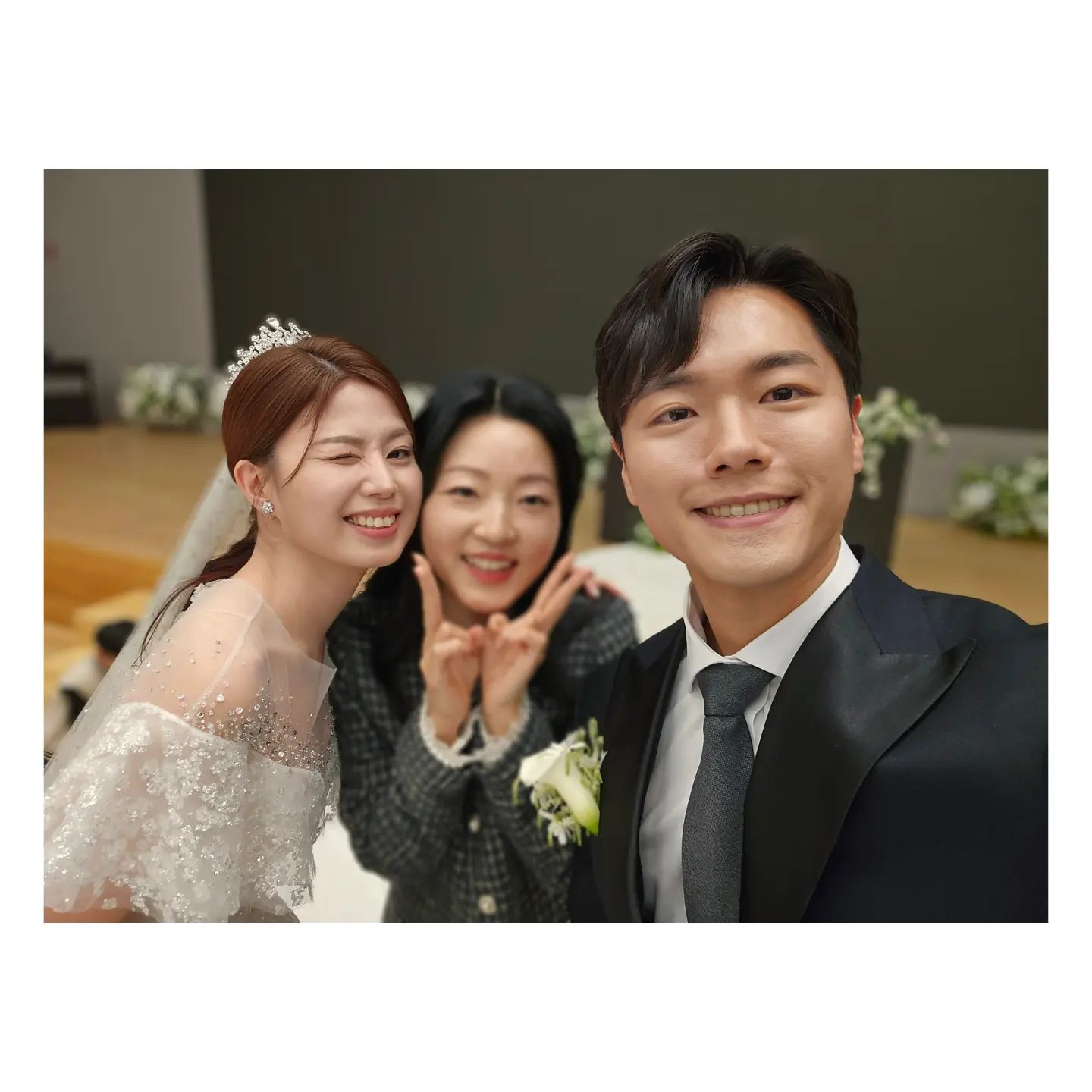 💕결혼 축하해💕

부산이든 서울이든 밥먹자😍

하림이는 원래 예쁘고😊
실제로 보니 신랑이 어찌나 잘생겼던지🤭

💖건강하고 행복하게 잘 살아💖
.
.
😭아침부터 눈물나는 카톡