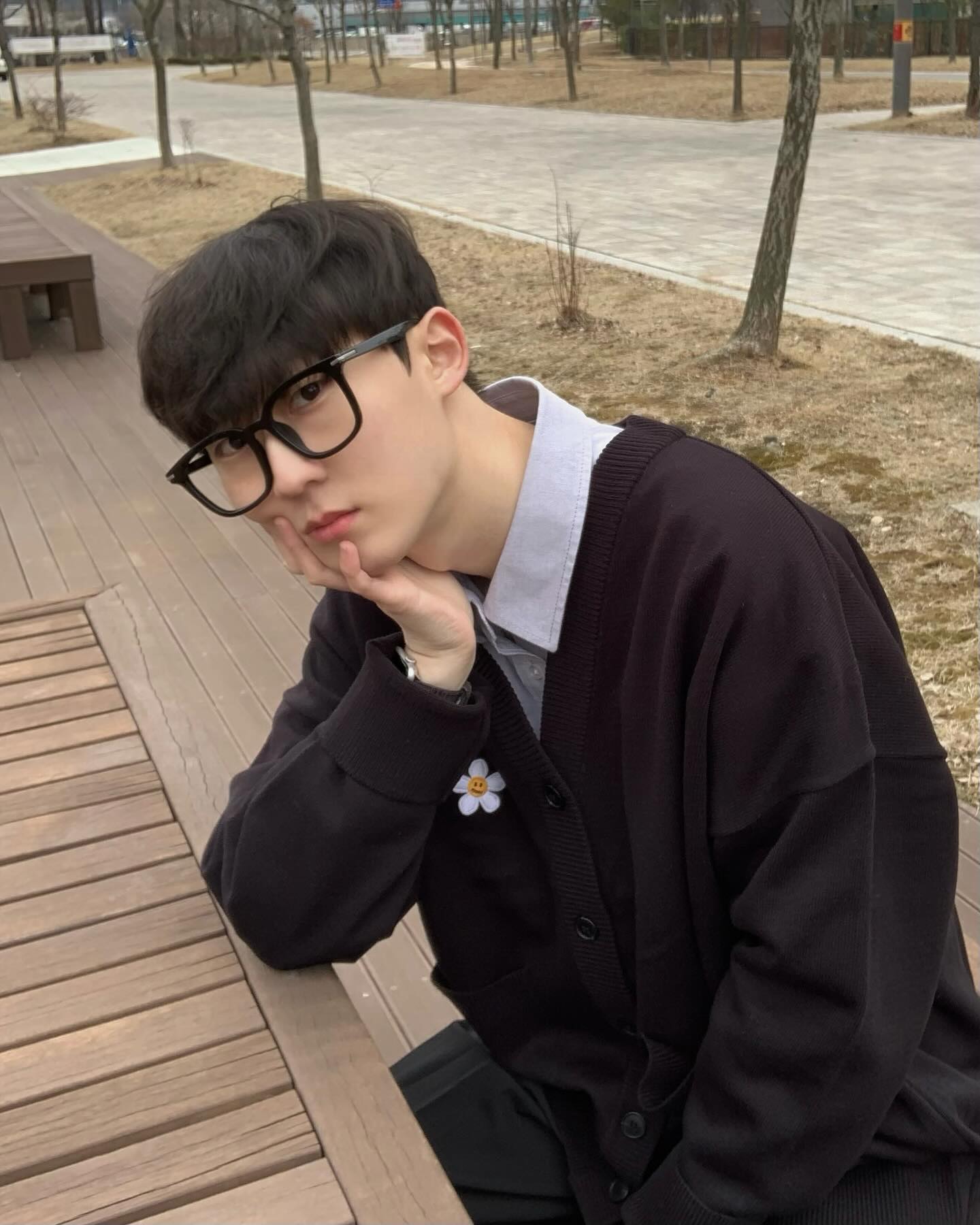 #협찬 graver_kr 오느른 올블랙코디🖤
날이 슬슬 풀리는것 같아요 가디건 하나만 있어도 봄을 따뜻하게 
보낼수 있을것 같아요!
이런 오버핏한 가디건은 처음 입어보는데 너무 이쁜❄️
핏도 너무 이쁘게 떨어지는 오버핏이라 여성분들도 부담없이 입을 수
있을것 같은느낌!입니닷

#그레이버 #가디건 #오버핏 #블랙가디건 #가디건코디