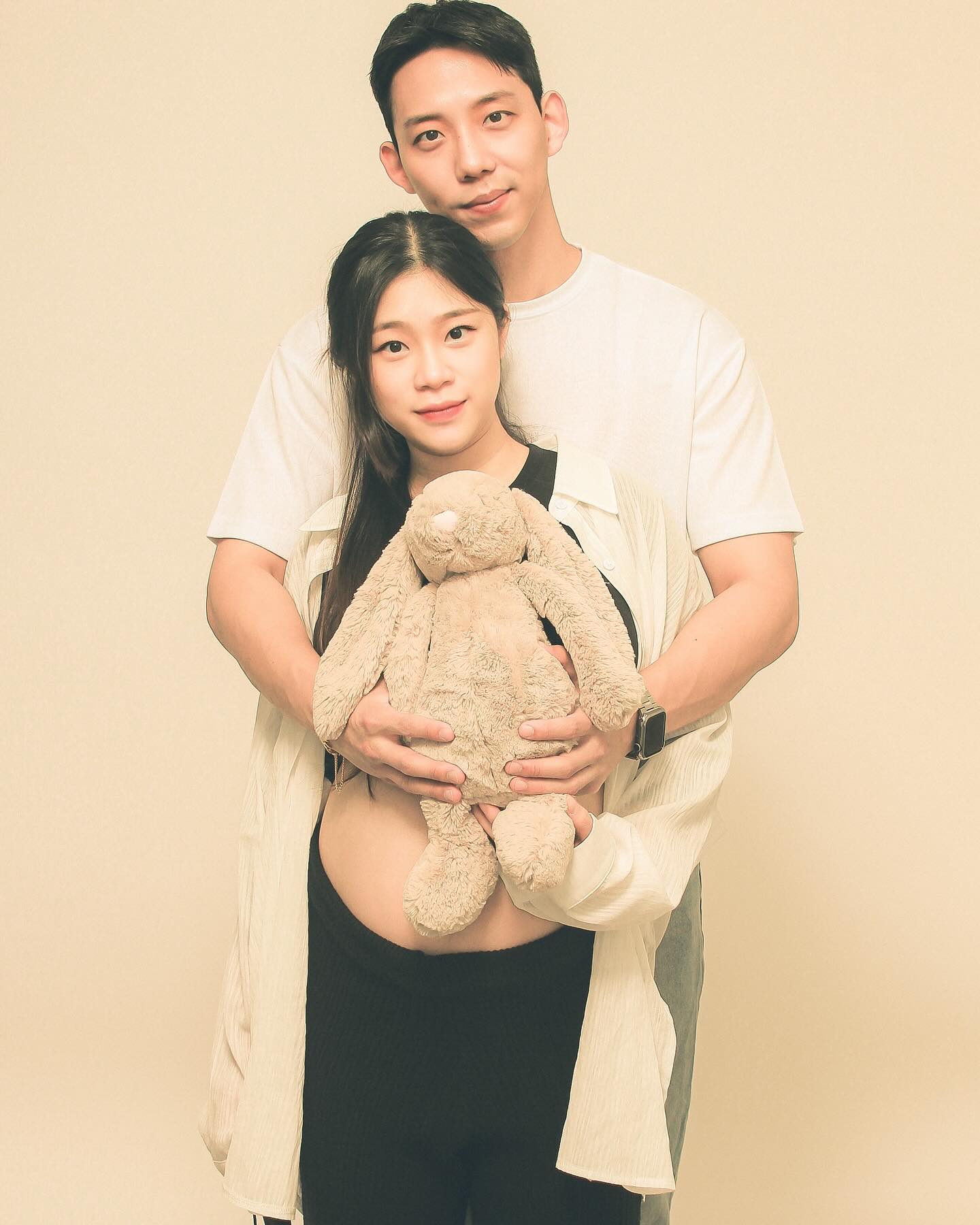 오늘도 기록 남기기 성공👩‍❤️‍👨

아직 27주 밖에 안됐는데 배가 거의 37주인듯…🥲
오늘 입체초음파는 콕콕이의 부끄러움(?)때문에 제대로 보고오진 못했지만 
임당도 잘 패스했지롱✌️

오랜만에 한국와도 새벽까지 일하느라 바쁜 남편 
인천까지 매일 왔다갔다하면서 나도 돌봐주고 콕콕이 병원도 놓치지않고 같이 가줘서 고마워❤️
내편 아주 최고야!!
