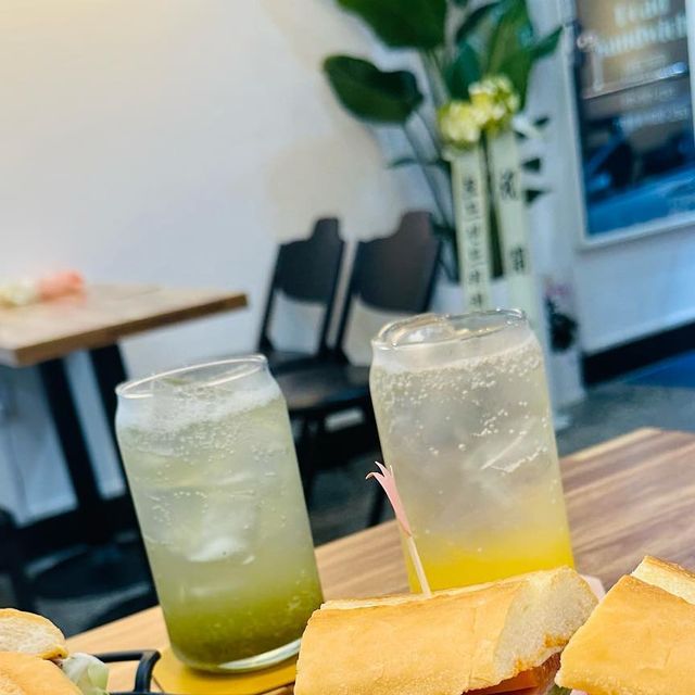콩아리🐥 on Instagram: "#광고 #협찬 로드샌드위치 금정점 🫧서울에서 이미 유명한 샌드위치 맛집 로드샌드위치가 산본에도 착륙🤍 🫧가게 매장 내부도 깔꼼해서 브런치로 샌드위치 즐기기