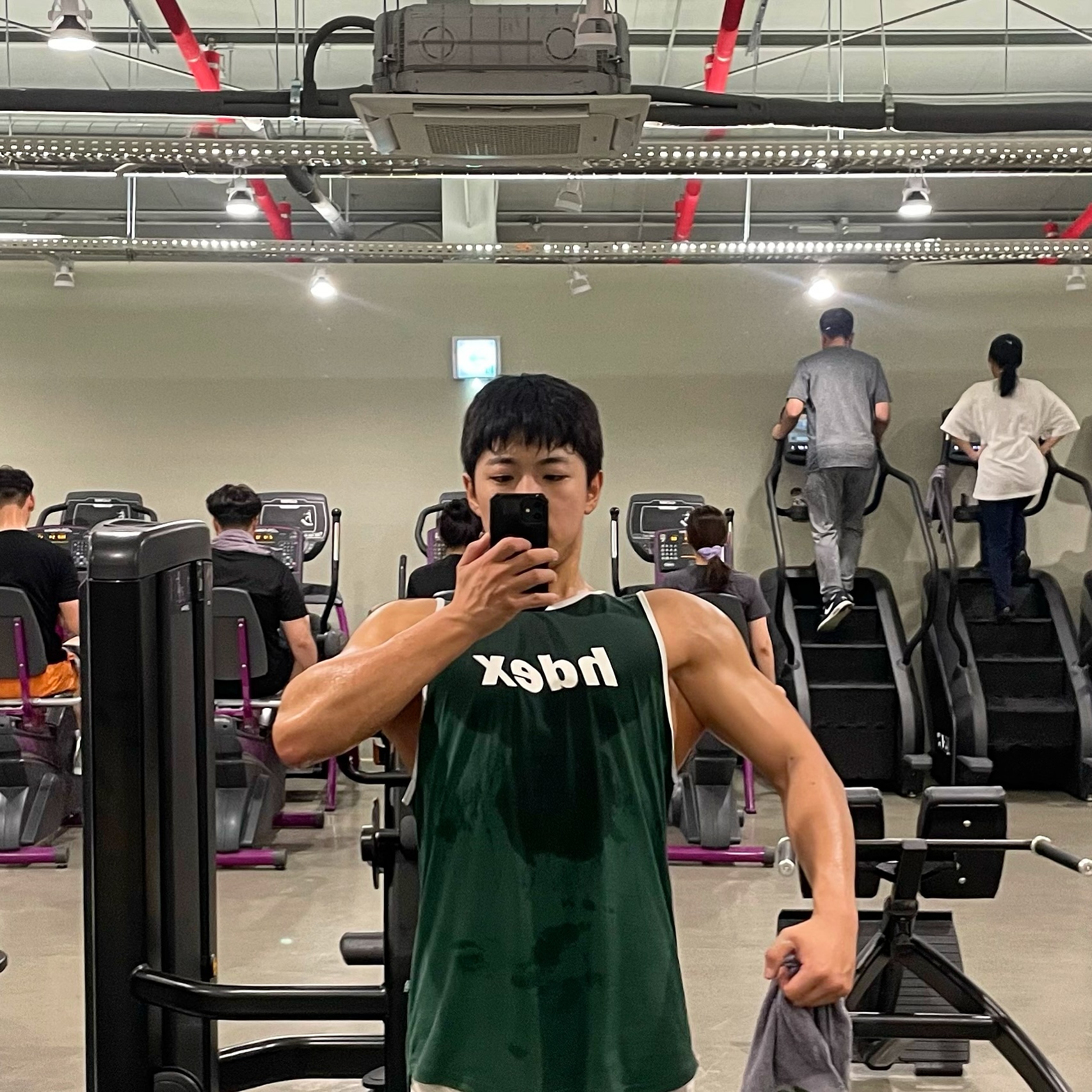 gem의 대회일지 137일차📝

#pushday

오늘부터 탄수화물 좀 더 늘리기🍚

비오는 날이었지만 컨디션은 나름 선방했다
평소였으면 시름시름 앓았을텐데 
이것도 나름대로 성장하고 있는게 아닐까🤔

내일도 성장하는 하루가 되기를🙏

#오운완 #스포츠모델 #대회준비 #136일
#헬스 #헬스타그램 #운동하는남자 #운동하는직장인
#운동하는여자 #운동기록 #운동소통 #운동맞팔 
#짐웨어 #동기부여 #다이어트 #바디체크 #대구 #몰리짐