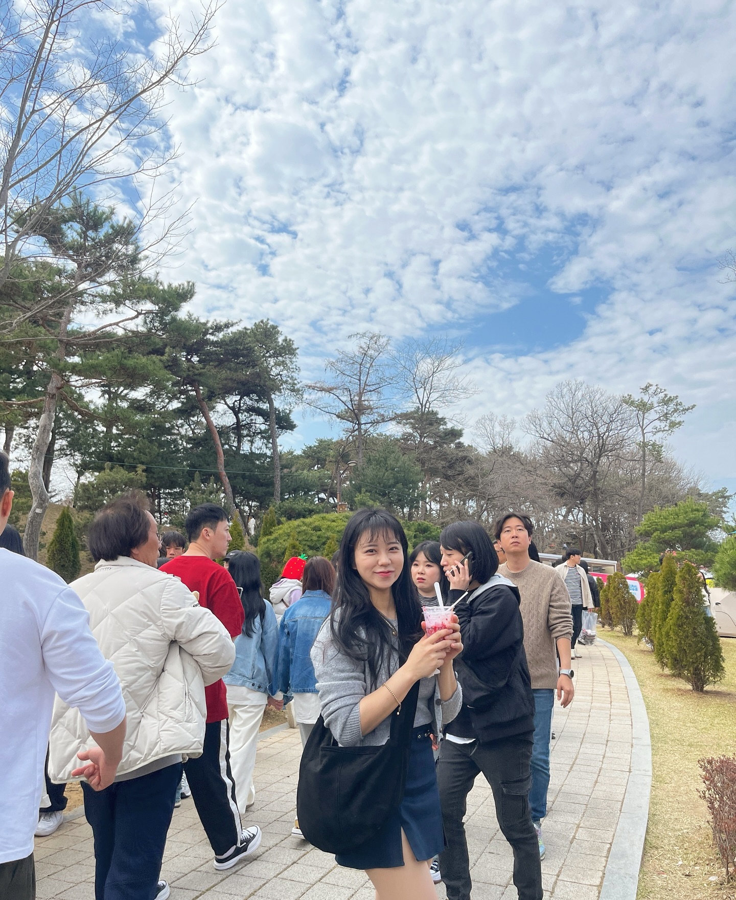 사람 넘 많아 고통스러워🍓

.
.
.
.
.
.
.
.
.
.
#딸기축제#논산#논산딸기축제 #논산축제#지역축제#축제#일상#소통#아기랑갈만한곳#아기랑논산#딸기#딸기디저트