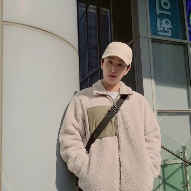 임문기 on Instagram: "#광고 이번에 까를로에서 친환경 모자를 제공 받았어요!! 디자인이 심플하니 편하게 쓸 수 있을 것 같아요~ #친환경염료#친환경패션#친환경#까를로#CARLO#친환경브랜드"