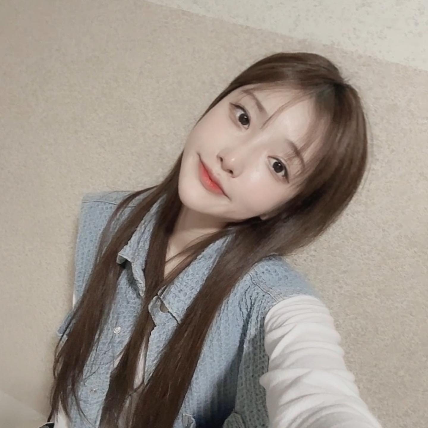 #협찬 

내 최애팩
메디필콜라겐팩
주기적으로 일주일에 한번씩
피부 진정이 필요하거나
피부가 건조할때는 2번씩
거의2년동안 꾸준히 사용하고있는
콜라겐팩입니다
팩하고나면 다음날 화장이 잘먹기도하고
피부에서 광채가 나요 ㅎㅎ
중요한약속전에는 꼭해주고있어요
팩을 떼어낼때도 자극적이지않고
부드럽게 떼어져서
수분도 안날아가고 촉촉하게 유지되어
좋은것같아요

#스킨이데아 #메디필 #medipeel #레드락토콜라겐랩핑마스크 #콜라겐팩 #바르는콜라겐팩 #물광팩 #바르는콜라겐팩 #올리브영마스크팩 #세로모공 #모공관리 #소유마스크팩 #올리브영팩추천 #올리브영추천템 #올리브영콜라겐 #메디필콜라겐팩 #kbeauty #kskincare