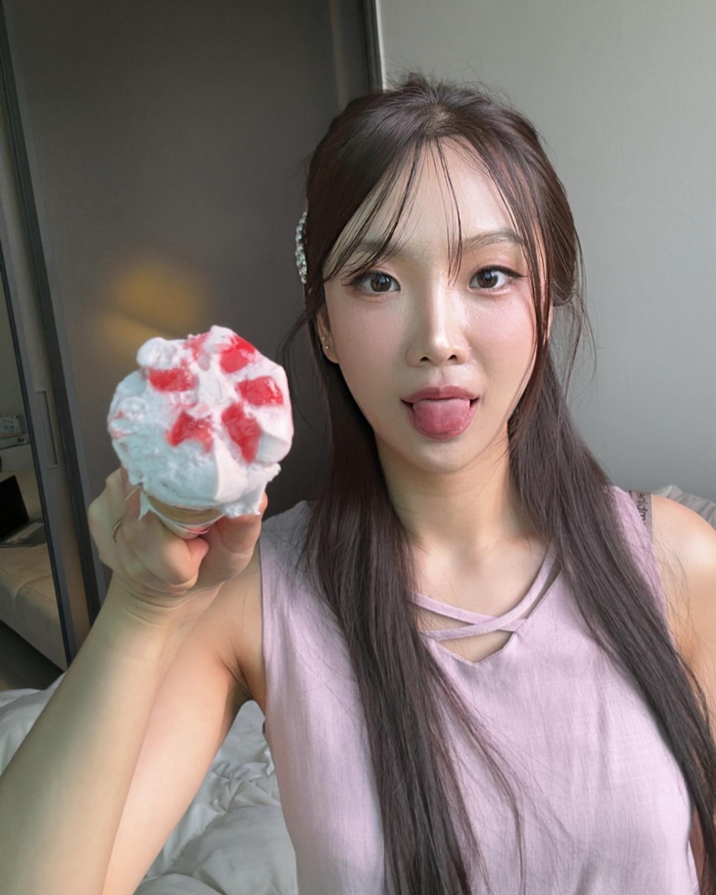 [제품명: #복음자리딸기잼콘 ]
제스트코에서 이번에도 상큼달달한 아이스크림 출시😍
여기는 아이스크림에 진심인것같아여.. 
킷캣 오레오 아수크림 뽑아내는 회사에여.. 여기꺼 다맛있음
이번에도 믿고드세요 딸기맛아이스크림 먹고시프묜 완전추천!!👍🏼

🍓출시일자: 24년 4월 24일(수)
🍓가격: 2,500원
🍓판매처: GS25, 세븐일레븐, 아이스크림 할인점, 네이버스토어팜

#제스트코 #제스트코아이스크림 #대상 #복음자리 #복음자리딸기잼콘 #복음자리딸기잼 #복음자리딸기아이스크림 #복음자리굿플잼 #딸기아이스크림 #아이스크림 #신제품 #신상 #신상품 #아이스크림신상 #딸기잼