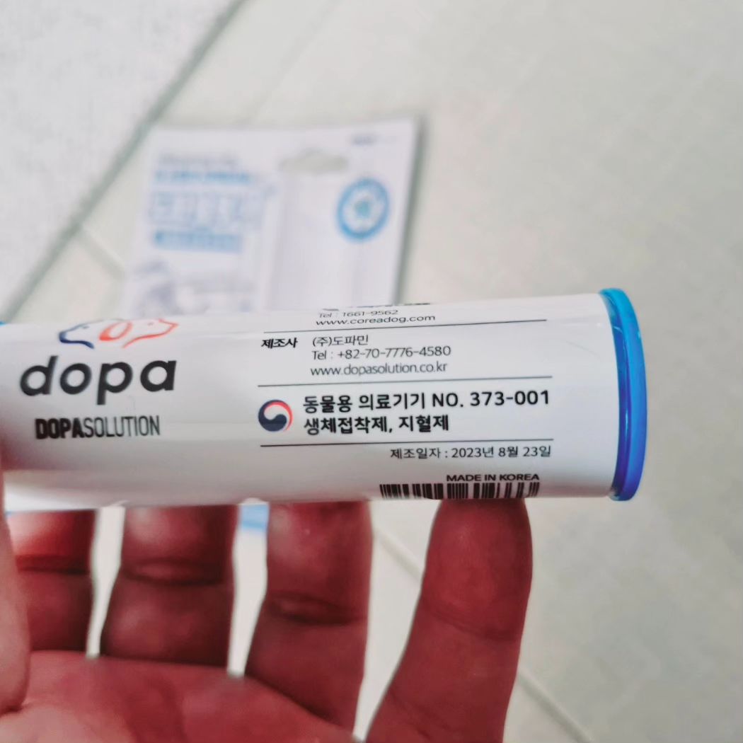이 제품은 업체로부터 협찬 받아 솔직하게 리뷰 합니다.

상처난 토리 다리 

국개대표 치료제로 발라주어 관리 하자!!

지혈,항균,방수가 한번에 되는 상처치료제
미니멀한 사이즈로 간편한 휴대성
언제 어디서나 사용할 수 있다
피부민감도, 세포독성 테스트 완료
동물용 의료기기 허가 완료
동물병원에서도 실제 사용하는 글루
생분해 되는 글루로 서서히 사라진다

#협찬#국개대표 #강아지상처치료제 #강아지지혈제 #강아지상처치료제추천 #반려동물상처치료제
#반려동물지혈제 #반려동물상처치료제추천 #고양이지혈제 #국개대표상처치료제 #고양이상처치료제
#강아지산책용품 #강아지산책필수템 #강아지상비약 #강아지상처연고 #가정용상처치료제