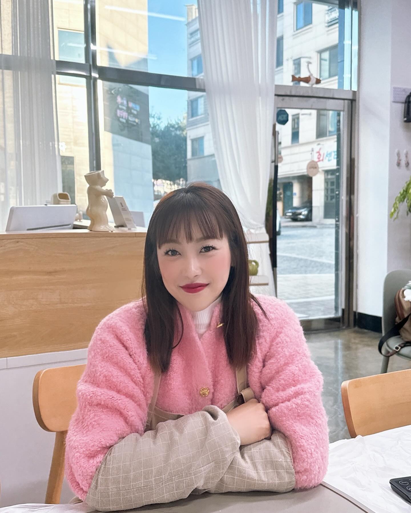 크림솝 만들기. 
크림솝은 생크림 같은 부드러운 텍스쳐를 가지고 있는 약산성 비누예요!

사용감도 보들하고
피부에는 더 좋고
내가 좋아하는 향과 색으로
가득 담아내는 나만의 크림솝 클래스. 

내가 지금 하고 있는게 베이킹인지 비누만들기인지 많이 헷갈렸던 수업.😉 #크림솝 #크림솝원데이클래스 #크림솝diy #고보습크림솝 #버터크림