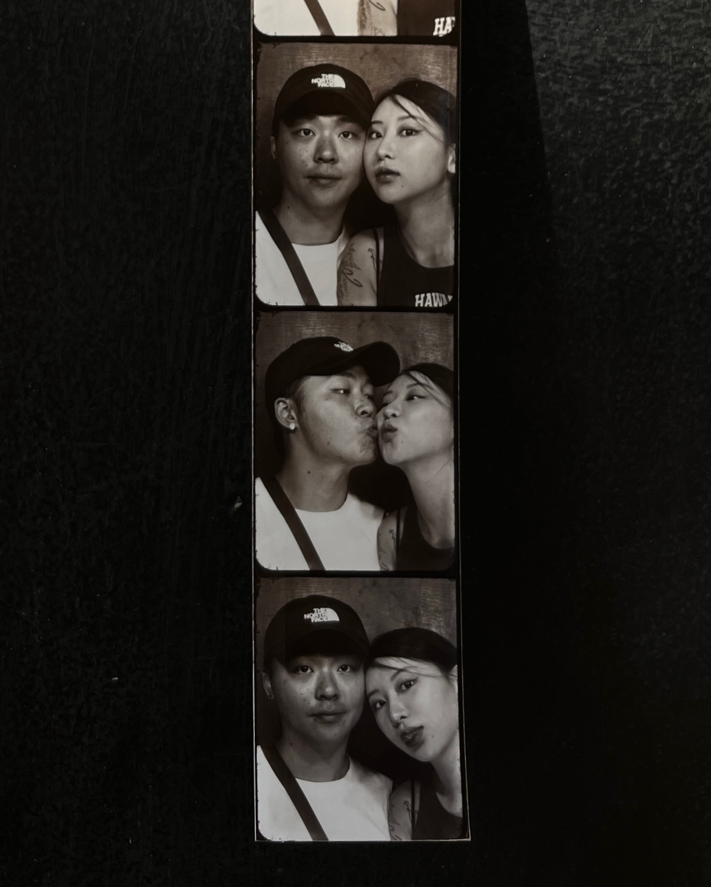 3년 6개월 된 단짝 친구와
이번 주 토요일 결혼합니다 ˊo̴̶̷̤.̮o̴̶̷̤ˋ
솔직히 실감이 안 나긴 하는데.. 잘 해볼게여
부담이 될까 연락 못 드린 분들이 많은데요
감사하게도 청첩장 기다리셨던 분들이 계시다면
섭섭하게 생각 마시고 꼭♡̵ 연락 주세요!

멋있게 행복하게 잘 살아보겠습니다🫧