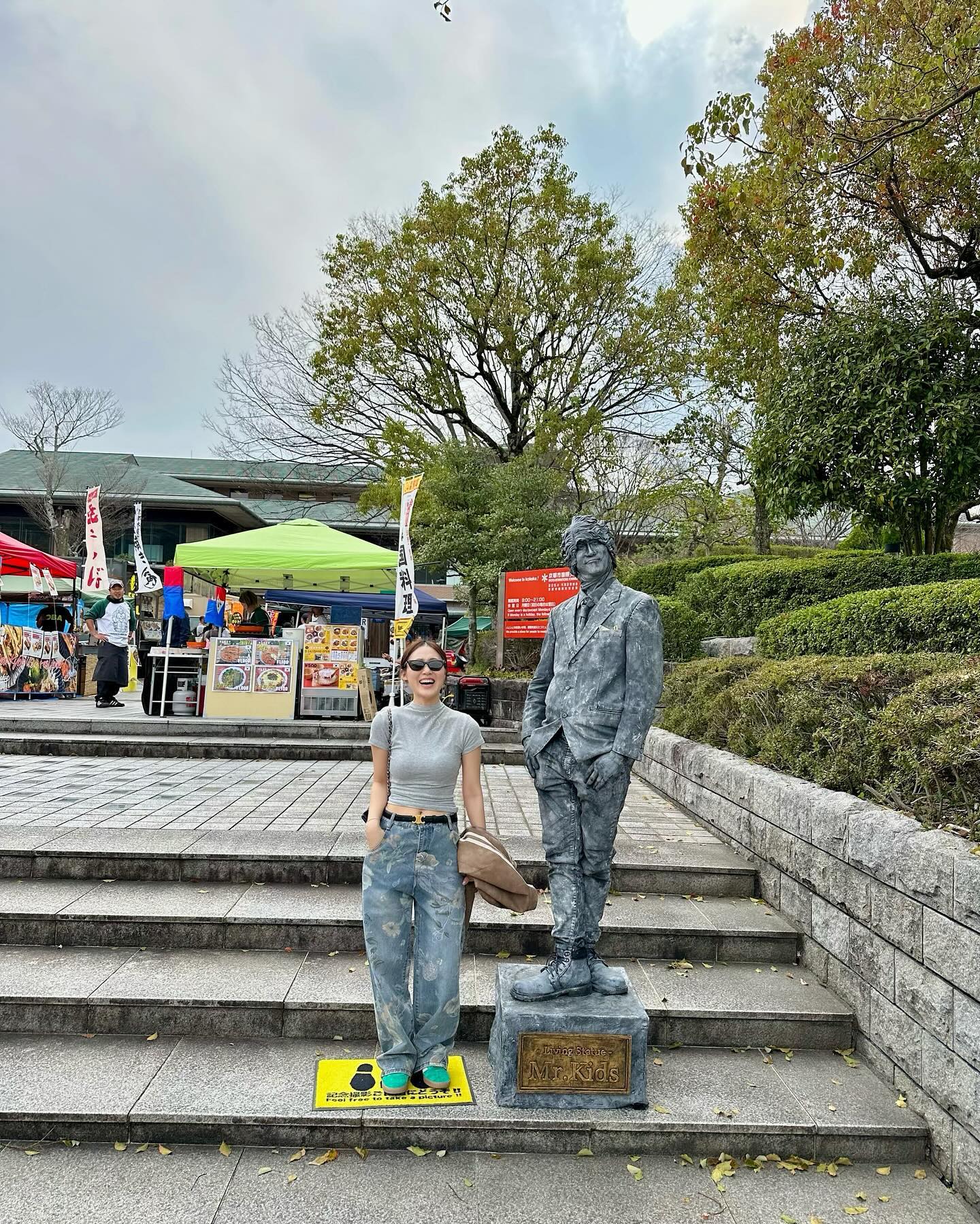 어느 나라에 가도.. 파워E 유지..😉

앞에 구경하시는 분 수십명 오히려 좋아(?)

#일본#일본여행#교토#교토여행#오사카#오사카벚꽃#교토벚꽃