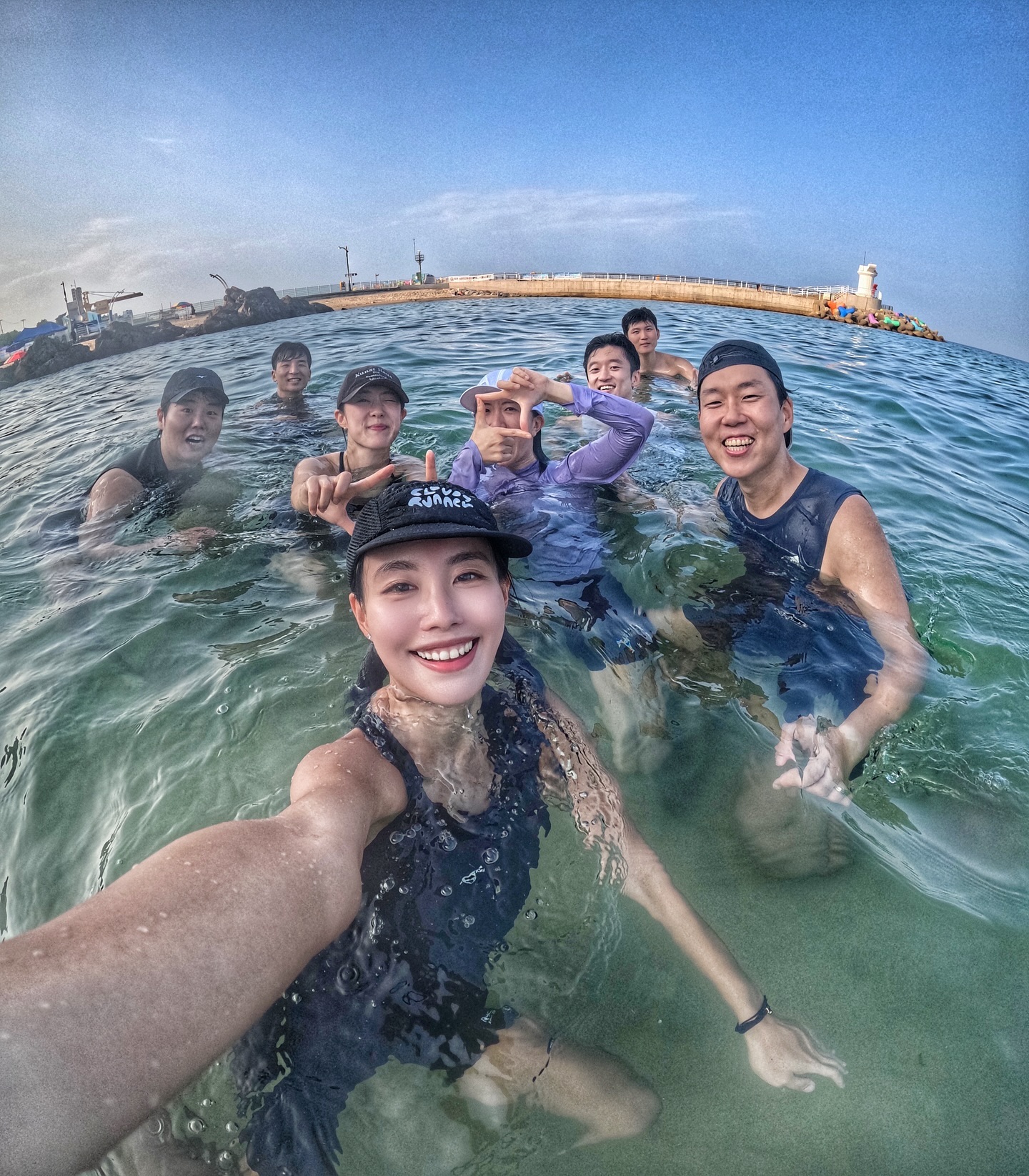 동해촌캉스 시즌2 🏖️ in 순희여사님댁

올해도 쥰정쀼 덕분에 잘놀다갑니당!
너무 너무 더웠는데 하자는거 같이 해줘서 고마워🥰
먹고 뛰고 놀고 먹고 행복했다🫶🏻
