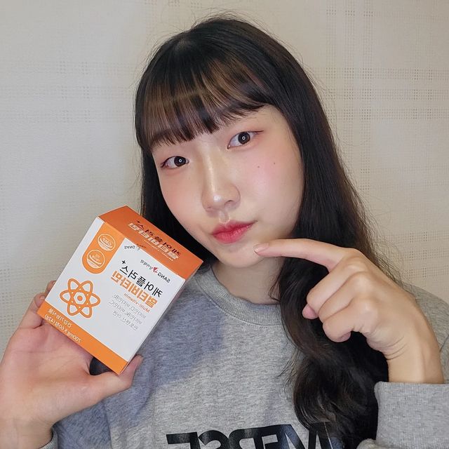 홍영서 on Instagram: "#광고#상아제약#케어플러스#주황이#케어플러스멀티비타민#멀티비타민추천#영양제#영양제추천#종합비타민#종합영양제#직장인영양제#30대영양제#20대영양제 낮에는 회사,