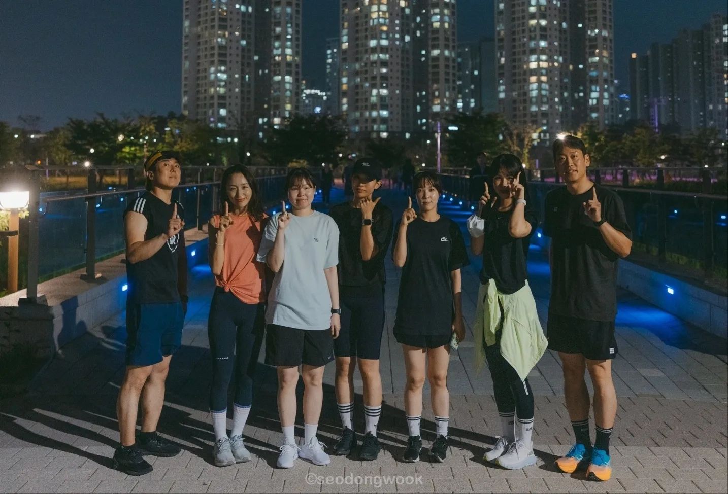 #ORC정기런 

오랜만에
정기런에 다녀왔어요!

반가운 얼굴들도 보고
5KM뛰뛰도 하고
신나는 금요일 밤이였습니다🏃🏃‍♀️

다시 열심히 뛰어보아야겠어요!!

🍊Leader
yeonsu1331
🍊Session Leading
yeonsu1331
🍊Staff
yeonsu1331
jjoon_hehe
Special Thanks to
A Group pacer
wait_kim88
B Group pacer
run_.nana
C Group pacer
choi_carrot
D Group pacer
yeonsu1331
O Group pacer
__kwang2
Photo by seodongwook
onerunningcrew
#onerunningcrew

*항상 재능기부로 고생해 주시는
각 그룹 페이서 및 스위퍼분들 진심으로 감사드립니다.