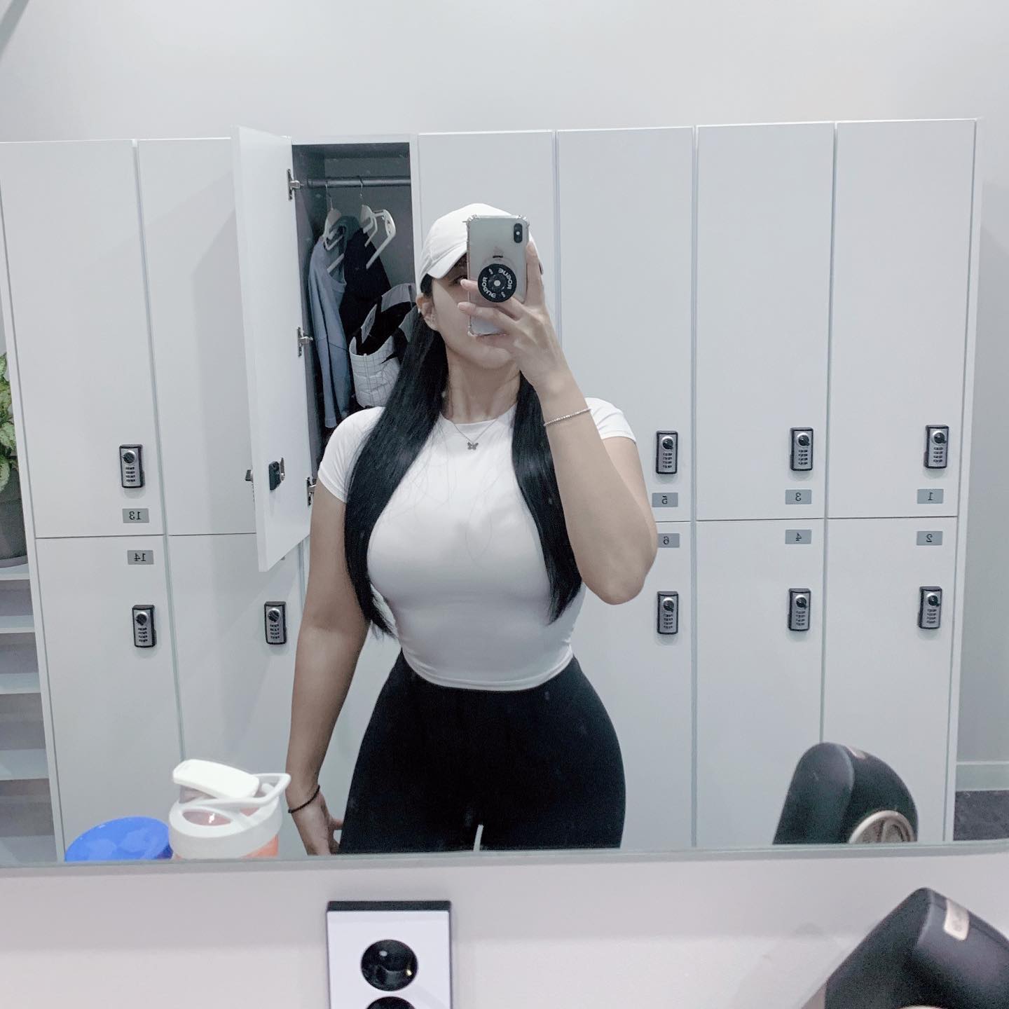 #생존신고#헬스
태닝 다 빠져쓰요,,