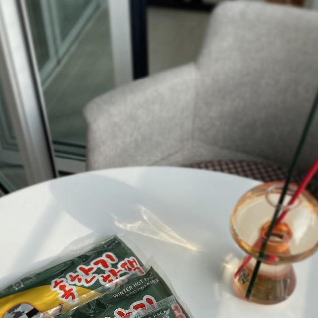 송송이 on Instagram: "#광고 . 손이 시려워꽁~ 발이 시려워꽁~☃️ 날이 추워지니 핫팻은 필수!! 종일 나갔다 들어오는 날은 특히나 대용량 핫팩 원츄! 믿고 사용하는 KC인증받은 국내