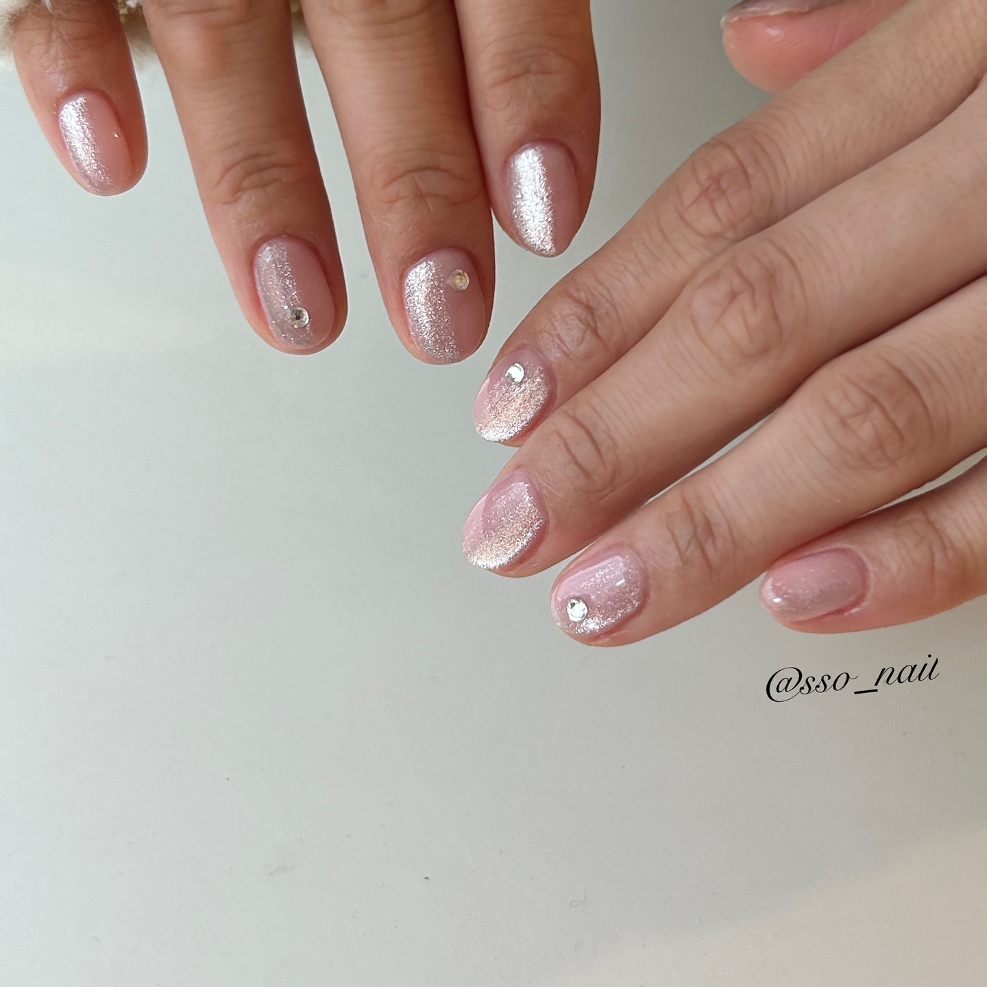 11월 이달의 아트4번 💖 실물이 더 예뻐요🥹
⠀
현금가👉🏻 60.000원
⠀
SSO NAIL
☑정품스와로브스키만 사용합니다
☑저희샵 이달의아트만 정상가에 30%이상 할인 된 금액입니다
☑모든 이벤트아트는 현금가 입니다
☑카드결제시 vat 10% 추가 됩니다
☑케어+클리어젤 오버레이 포함 가격입니다
⠀
➖➖➖➖➖➖예약문의➖➖➖➖➖➖➖
⠀
• 📞 010.9996.0527
• 카톡플러스친구🔍 미사sso네일 (프로필에 링크있어요)
👉🏻카톡플러스친구에서 예약양식 확인 후 빠른예약상담을 위해 양식에 맞춰서 보내주세요🙏🏻
⠀
➖➖➖➖➖➖➖➖➖➖➖➖➖➖➖➖
⠀
• 시술중일 경우 문자&카톡 답장이 느릴 수 있어요. 조금만 기다려주세요🙏🏻
• 예약시간 10분이상 늦어지실 경우 자동취소 됩니다
• 당일 예약취소 & 노쇼는 재예약이 불가합니다