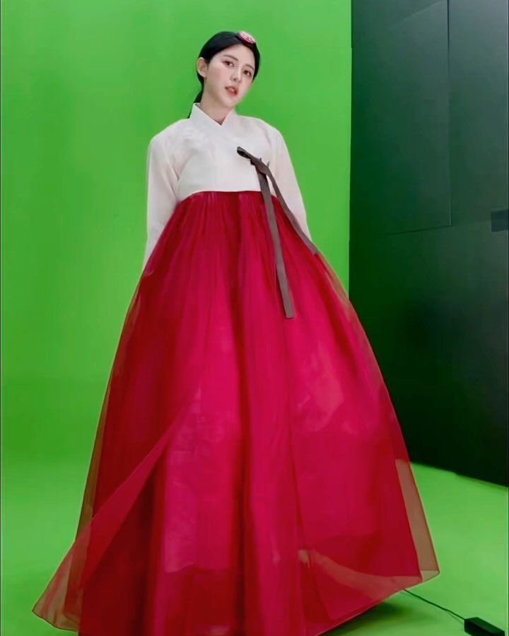 #광고 #테르미 전주 송천점 7회차
모델 &진행 일 을 하다 보니 
평소엔 티 안 나는 부분도 신경쓰게 되고 ,
특히 카메라 좌우 반전으로 비대칭이 부각 되 
신경이 많이 쓰이는 편인데

7회차로 들어가면서 요즘은 콤플렉스였던 오른쪽 얼굴도
보여줄 만큼 비대칭 차이가 적어지고

매번 조금씩 다른 관리를 해주셔서
비대칭 교정뿐만 아니라 한주에 피로까지도 
풀어주는 것 같아서 너무 좋은!

거기다 원장님에 뷰티 꿀팁까지 공유 받고 
제품 추천까지 받을 수 있어서 기분케어 받는 기분~ ㅎ ㅎ ㅎ
이번에 변비 때문에 힘들다 하니 복부 집중 관리부터
제품 추천 꿀팁까지ㅎ ㅎ

 #테르미엠버서더 #퍼스널작은얼굴윤곽관리
 #테르미에스테틱 #테르미후기#모델관리
#쇼호스트 #프리랜서모델