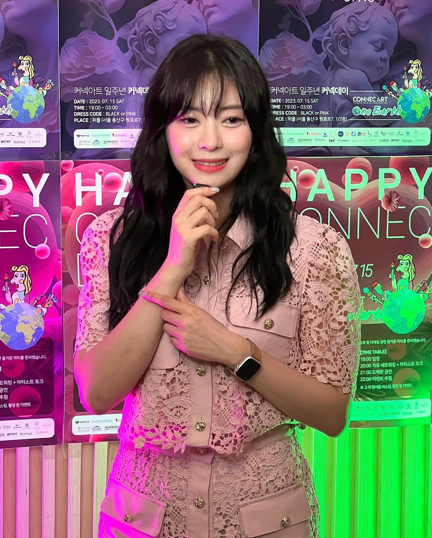 다들 도와주신 덕분에 커넥아트 1주년 성공적으로 마무리💕

생각보다 일이 커져서 긴장을 잔뜩..
스케치 영상도 곧 올릴 예정입니다
-
우당탕탕 준비했지만 다들 좋아해주셔서 감사합니다 :)
-
든든한 파트너들
wepleofficial oneearthart1 customvillage.co.kr bayc_charlie pastelglyph_director 
-
pickypic.official xpace_kr 
lebleupizza_pyeongtaek 
natural_balance_kr 
chris__n5 hotack_85 
henryshinnz 
-
윤송아 작가님 yunsonga 
이태성 작가님 taesama27 
정상윤 작가님 sy_nine 
치타 작가님 dhdldzlzl 
빈채영 작가님 bin_artist09 
진행까지 해주신 
havit_tattooer 작가님
coco_lee_ho 멋진 공연 보여주신 드랙퀸님
-
baek_seong_yeol 팔씨름 챔피언 님까지 

오신분들 도와주신분들 작가님들 모두모두 감사합니다!! 아직 삐약이지만 열심히 할게용
-
#커넥아트 #커넥데이 #connecart #원얼스 #위플 #스타트업도전기
