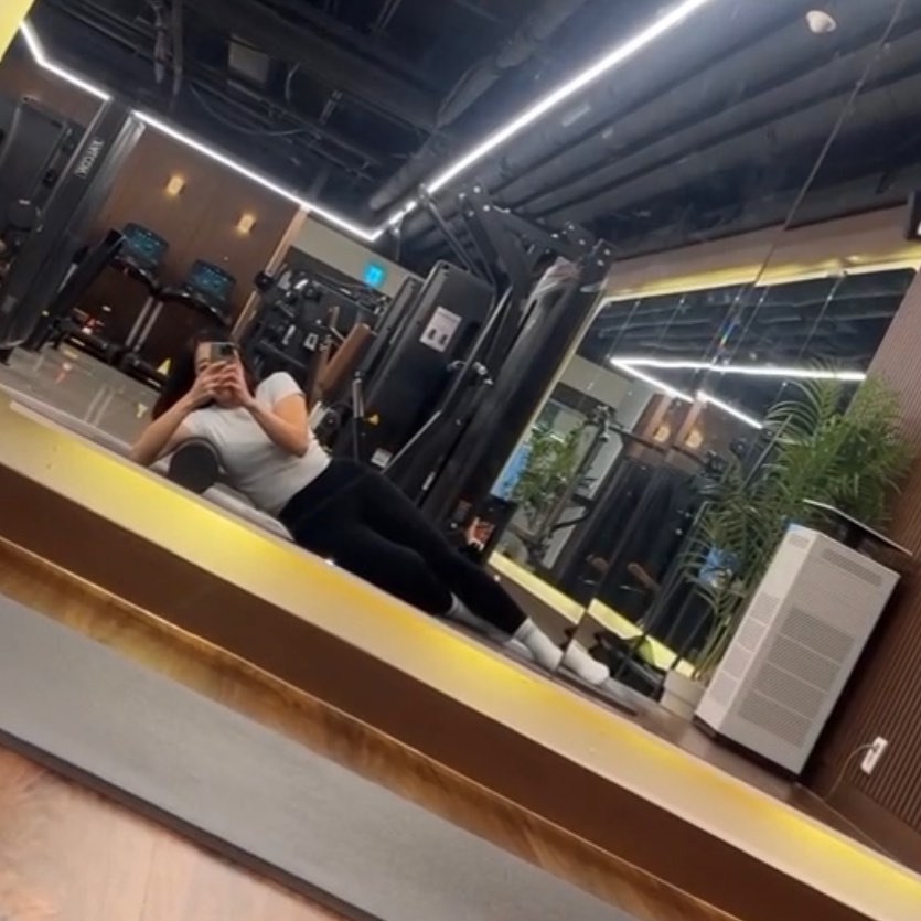 새해복 많이 받으세요♥️
새해엔 원하는거 다 이루시길..☺️
요즘....인태기라 바프때까지만
쉬다 올게여🥺🥺
바프 50일 남은거 안비밀....
인태기여도 눈팅 많이 합니다!!!✌️
.
.
.
.
.
.
#바프 #운동하는여자 #헬스 #헬스장 #헬스타그램 #헬스트레이너 #헬스하는남자 #헬창 #식단 #운동하는남자 #운동하자 #헬스소통 #운동소통