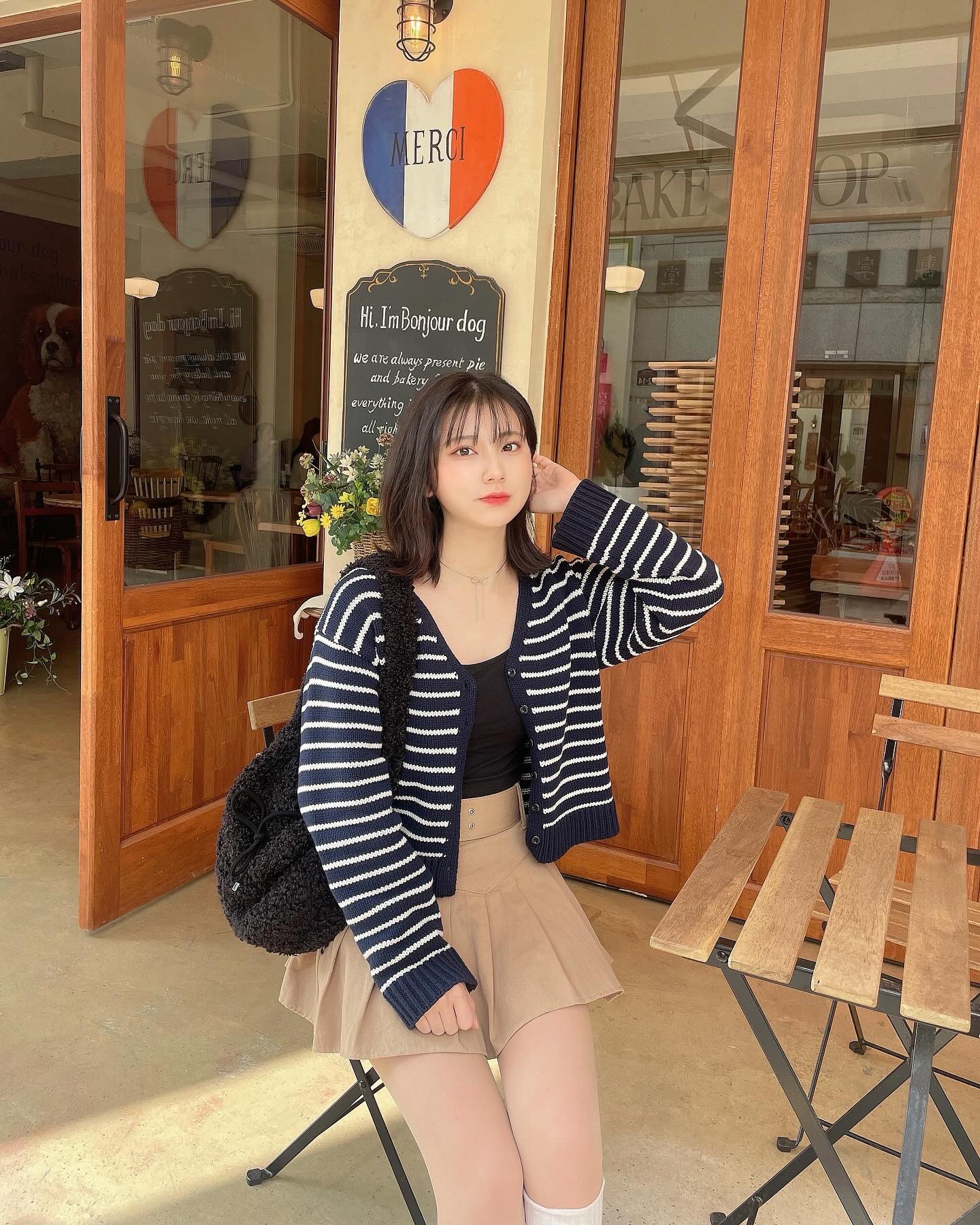 #광고
bonjourdog_bakeshop

모야모야 충장로에 유럽 있는 거 저만 몰랐어요? 🇫🇷
가게 너무 예뻐서 인생샷 왕창 찍고 와버렸지 모예요 ⸜❤︎⸝‍
광주 빵 맛집으로 유명하다더니 맛도리 빵들도 가득!
빵순이도 아닌데 눈 돌아가서 왕창 담아왔어요 크크 🥨
날 풀리면 테라스에서도 꼭 먹어줄 것임 !! 🥹

#봉쥬르도그베이크샵 #불로동카페 #충장로카페 #충장로베이커리 #광주카페 #광주베이커리카페 #광주카페