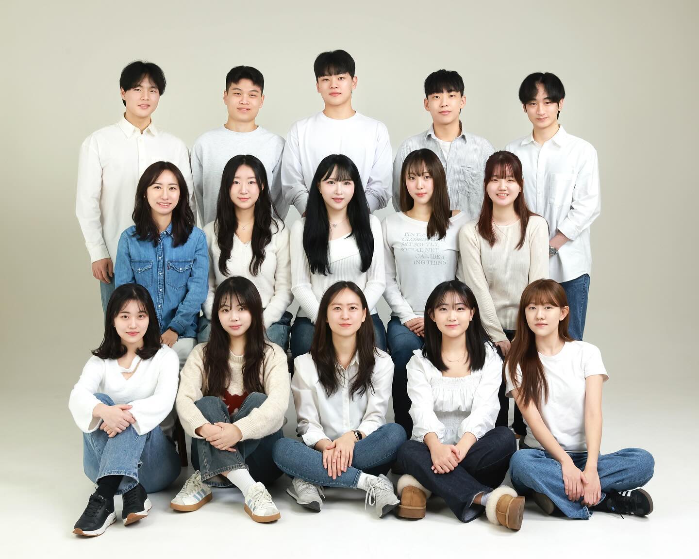 ⠀ 
🌿2024.01.01~2024.12.31🌿

하수진 드디어 학생회장 임기 끝!
가온이들아 열심히 일년 보냈다 우리

출마할 때부터 끝까지 최선을 다하자는 마음
하나만 가지고 시작했는데 그 마음을 여러분 덕에
지킬 수 있었던 것 같아 감사하고 또 감사합니다
가온 사랑해!!!!!!!잘가 나의 소중한 학생회
안녕