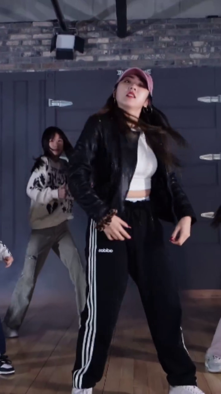 #Krump #🤟❤️‍🔥🖤

dancefit.studio

#Roar #Ladycube #Levelup 
#Krumpclass #dancefitstudio 
#크럼프 #레벨업클래스 #크럼프클래스 #로어