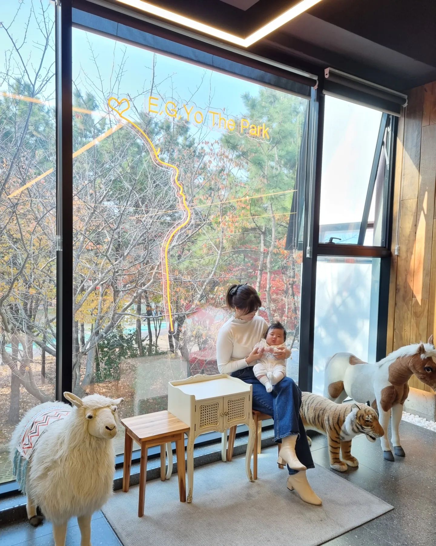 👶+91day
백일 떡 알아보러 나왔다가 #카페타임 #♡
벌써 큰아들 올시간이네 😭
집에 가기 싫으다~~~~~
.
.
.
#91일 #아들맘 #아기맘 #백일
#이지요카페 #신호동카페 #명지카페