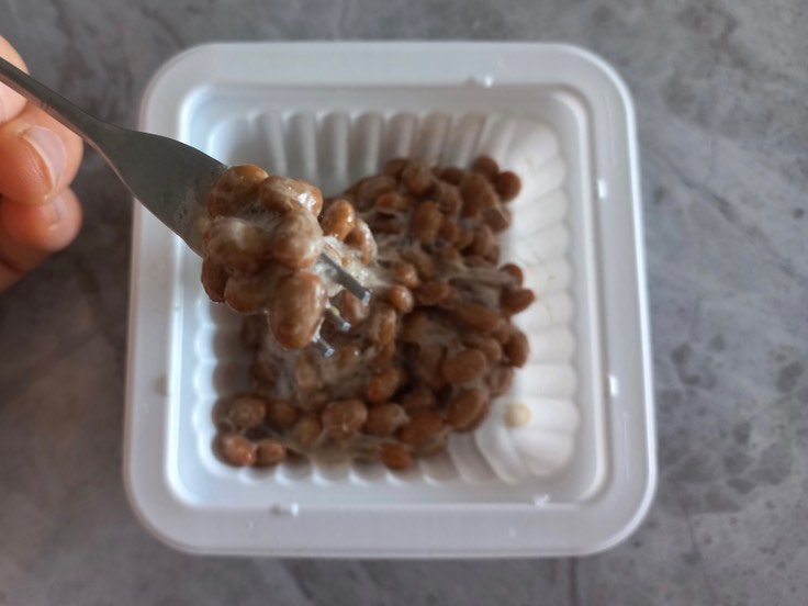 발효콩은 태초먹거리 학교를 운영 중인 이계호교수님께서 개발에 참여하였고 대학,연구소,기업이 모여 5년간의 연구 끝에 개발한 특허 균주로 만들어 건강에 진심인 와이즐리!

와이즐리 발효콩은 겨자소스가 아닌 프락토올리고당이 포함된 허니소스가 들어있어 달달하니 맛도 최고:)
발효식품이라 그런지 소화가 잘되고 속도 편하니 좋네요:)

와이즐리 발효콩은 100%국내산 콩을 사용하며,
토종 균주로 만들어 냄새가 덜 나며 일본 낫또랑은 다르답니다!

#협찬 #제품제공 #와이즐리 #발효콩 #건강식 #낫또 #유지어터 #다이어트 #다이어터 #먹스타그램 #food #대전 #좋반 #좋 #좋아요