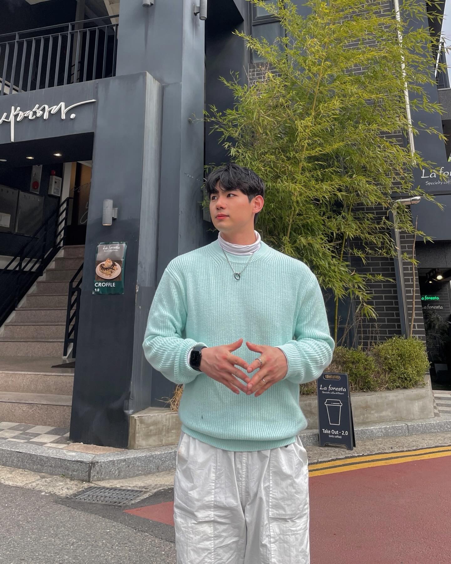 #협찬 ledept.official 

‘SILK BLENDED HALF CARDIGAN'

하찌 조직으로 입체감있는 실루엣과 뛰어난 신축성이 포인트인 풀오버입니다!-!✨✨

세미오버핏으로 착용시 넘나 편안하고 베이직한 디자인으로 다양한 코디로 활용 가능한 데일리아이템🔥🔥

다들 오늘도 수고하셨습니다!!😌😌

#르뎁트 #ledept #데일리룩 #오버핏 #라운드니트 #무신사스토어 #남자코디 #봄코디 #니트추천 #오오티디 #패션코디 #옷스타그램 #데일리코디 #코디추천 #ootd #ootdfashion #korean #koreanfashion