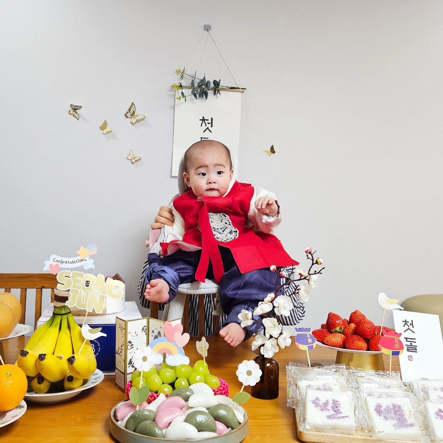 #365days 

우리 둘째도 생일이구나. 
1년 동안 잘 커줘서 고마워.
엄마,아빠에게 와줘서 고마워.
그냥 고마워.

사랑해.
많이 사랑해.
2024.02.20.