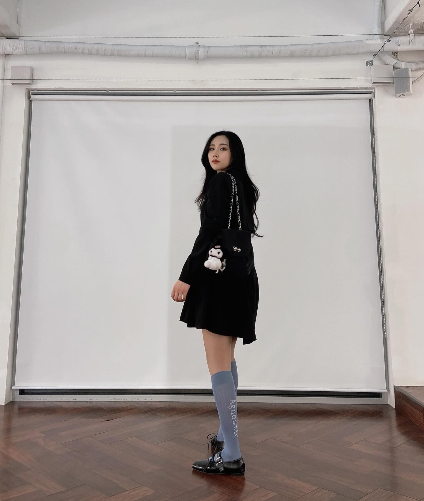 올블랙에 양말로 포인트✨ 
탄탄한 소재에 색감깡패로 너무 맘에드는 양말!!

프리미엄 양말 브랜드 '타비오'를 경험해보세용🫶🏻

tabiokorea #타비오
#tabio #레그워머 #레그워머코디