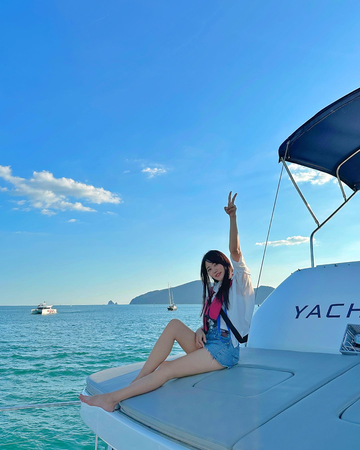 린아랑 해빈이랑~

yachtholic 
덕분에 생애 첫 요트타본 날!
날씨까지 최고였던 💙

사진도 예쁘게 찍어 전송서비스까지!!
(6번째 사진)
감사합니다🤗

부산 가면 해운대 요트홀릭 무조건이라구욧😉

.
.
.
.
.

#요트 #요트홀릭 #yachtholic #yacht #부산 #부산여행 #해운대 #해운대요트 #요트투어 #해운대요트홀릭 #국내여행 #부산핫플레이스 #일상 #데일리 #daily #데일리룩 #dailylook #오오티디 #ootd #소통 #인친 #선팔하면맞팔 #좋아요 #좋아요반사 #좋반 #좋반테러 #첫줄 #첫줄반사 #likeforlikes #f4f