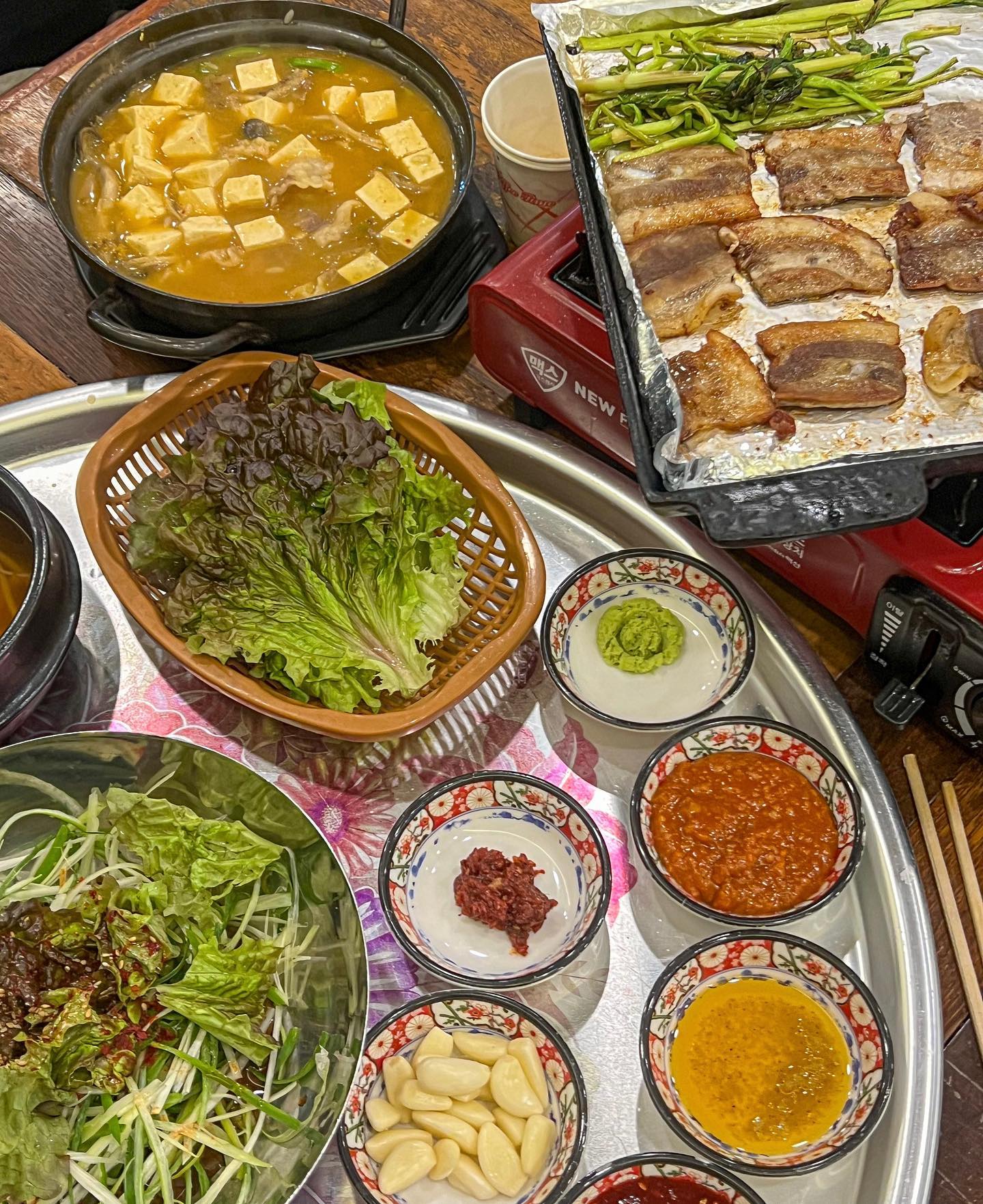 #광고 #아산맛집 

🙇🏻‍♀️ 아 예.. 죄송합니다 사진보고 군침주의 ❌ 

까다로운 전라도여자 입맛 찰떡꿍 맞춘 Zzzz
전 광고들어와도 먹어보고 맛없으면 돈 내고 나오거등요..
먹는거 가지고 장난안한다는 너무 진심
진짜 진심으로 존맛이니까 천안아산 피플 꼭 가길 💙 

▶️ 냉삼상회 배방점 

일단 직원분들 너무 친절해서 너무 놀래버림 🥱
반찬 김치 콩나물 미나리 그냥 존맛탱 육회 먹어볼껄..
집 와서 땅치고 후회했어요 ㅋㅋㅋㅋ 내 원픽은 
된장술밥 + 냉삼 + 콜라 조합 🤭회식장소로 강추🤍 

그냥 말 더 안하고 … 꼭 가보세요… 오랜만에
전라도여자 맛도리 행복했습니다 사장님 🙇🏻‍♀️🙇🏻‍♀️
오래오래 장사해주세요 저 다음주에 다시 갈거니까 ..

#천안아산냉삼 #배방역맛집 #공수리삼겹살