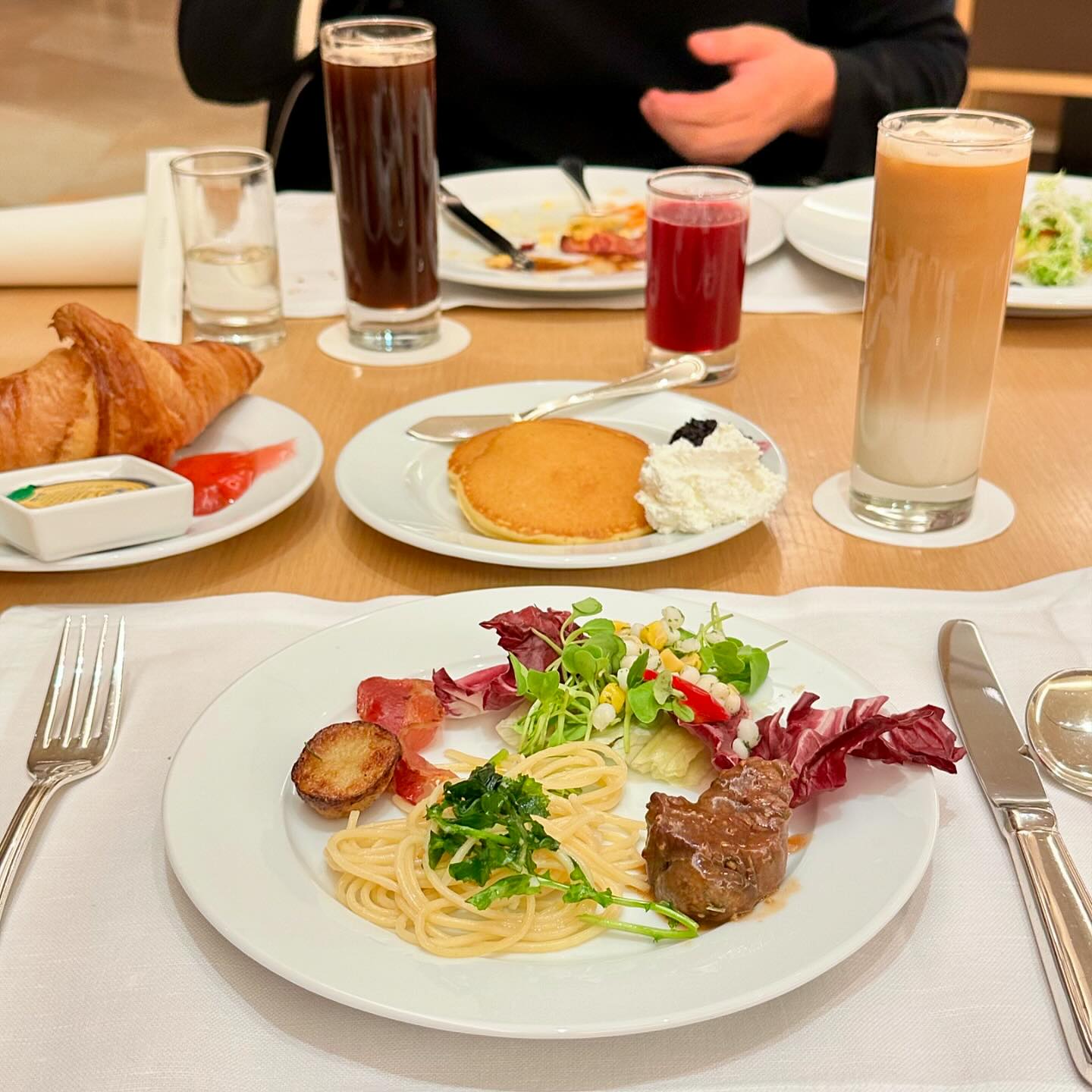 더파크뷰 조식 ✨
신라는 언제나 친절하고 맛있어
조식러버 너무 가고싶어요🥹🤍

#제주신라호텔더파크뷰 #thejejushilla
#태교여행 #제주신라