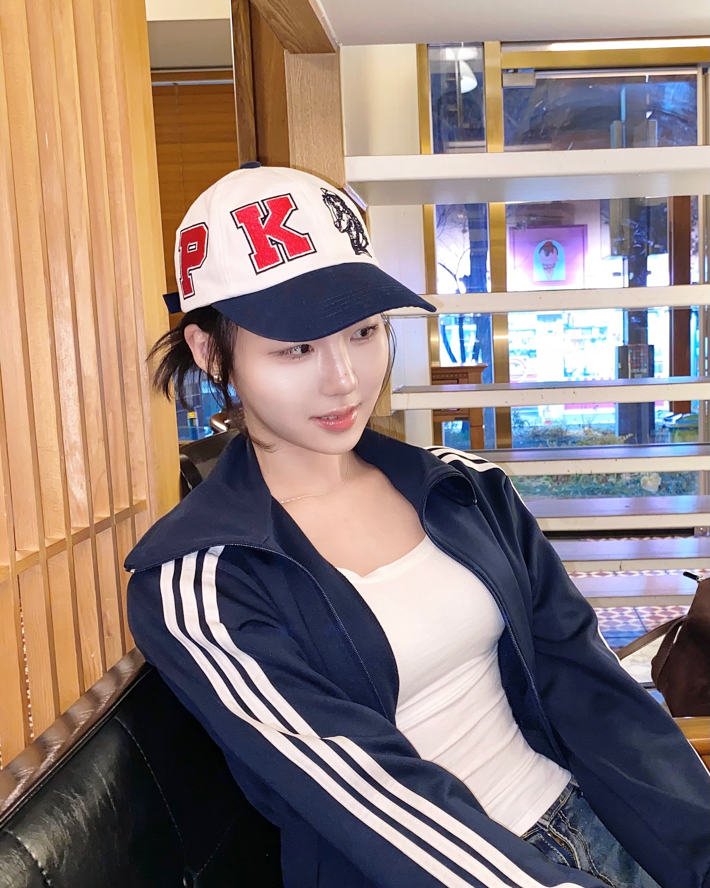 spunky.co.kr 🧢
왕십리~모자 넘 맘에 들어서 사진 꽉 꽉!

#gift #협찬 #스펑키 #스펑키스튜디오 #spunky #spunkystudio #캡모자 #모자추천 #모자코디 #패션계정